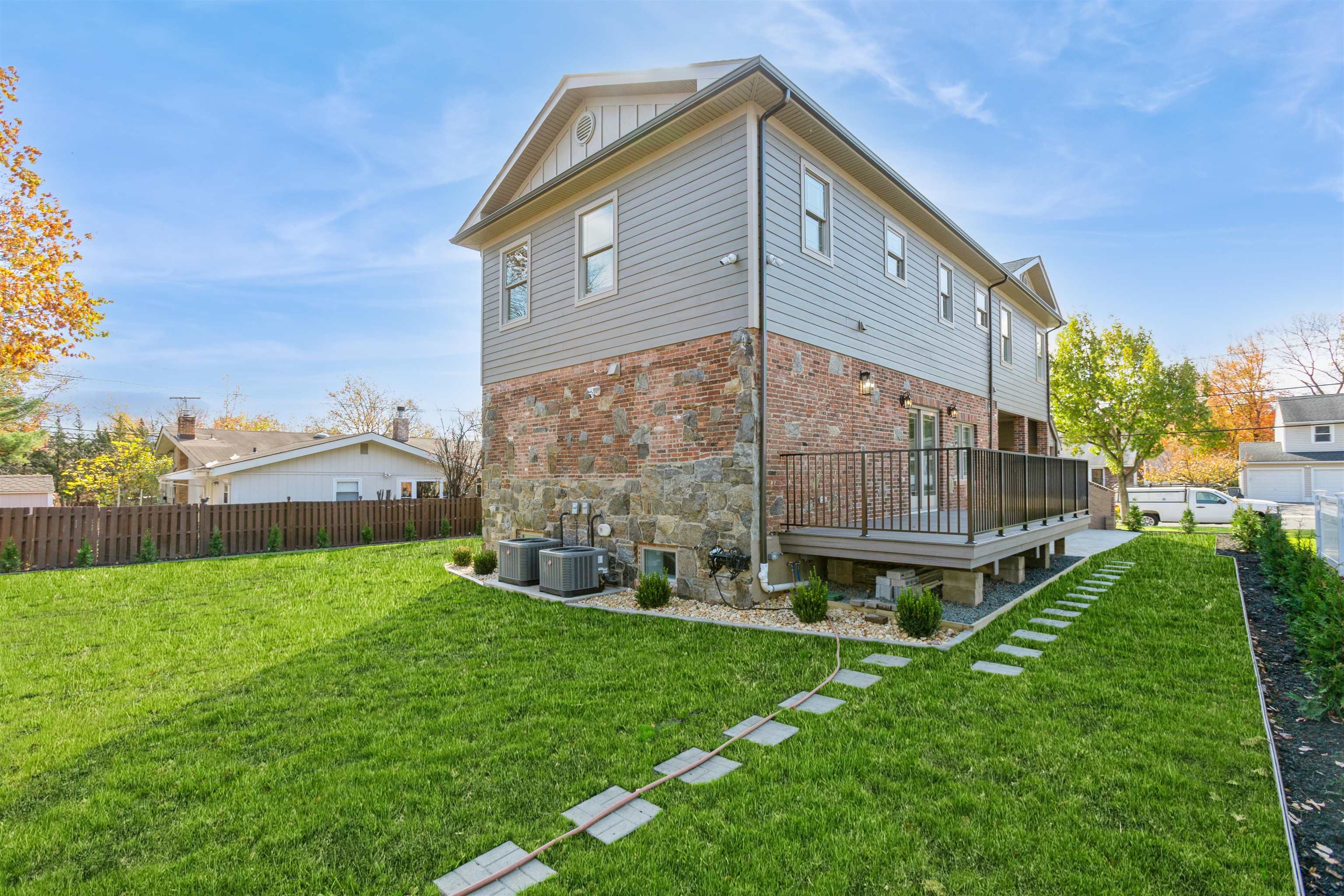8 GREGORY RD