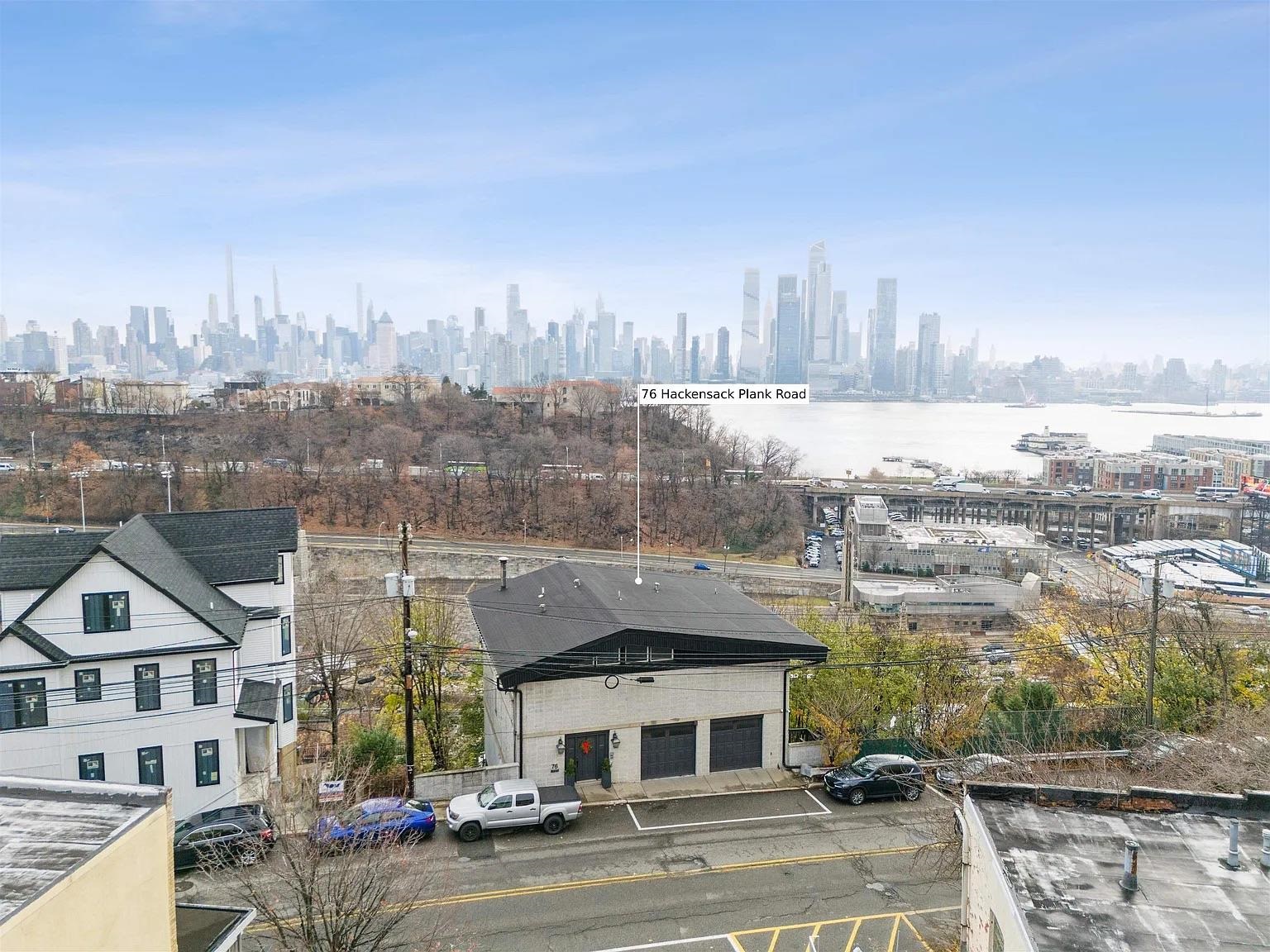 76 HACKENSACK PLANK RD