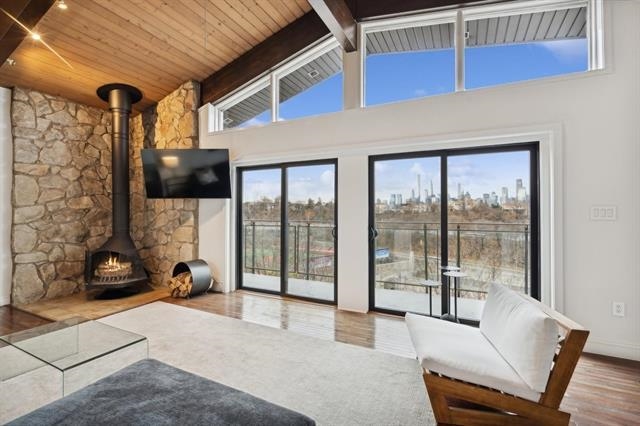 76 HACKENSACK PLANK RD