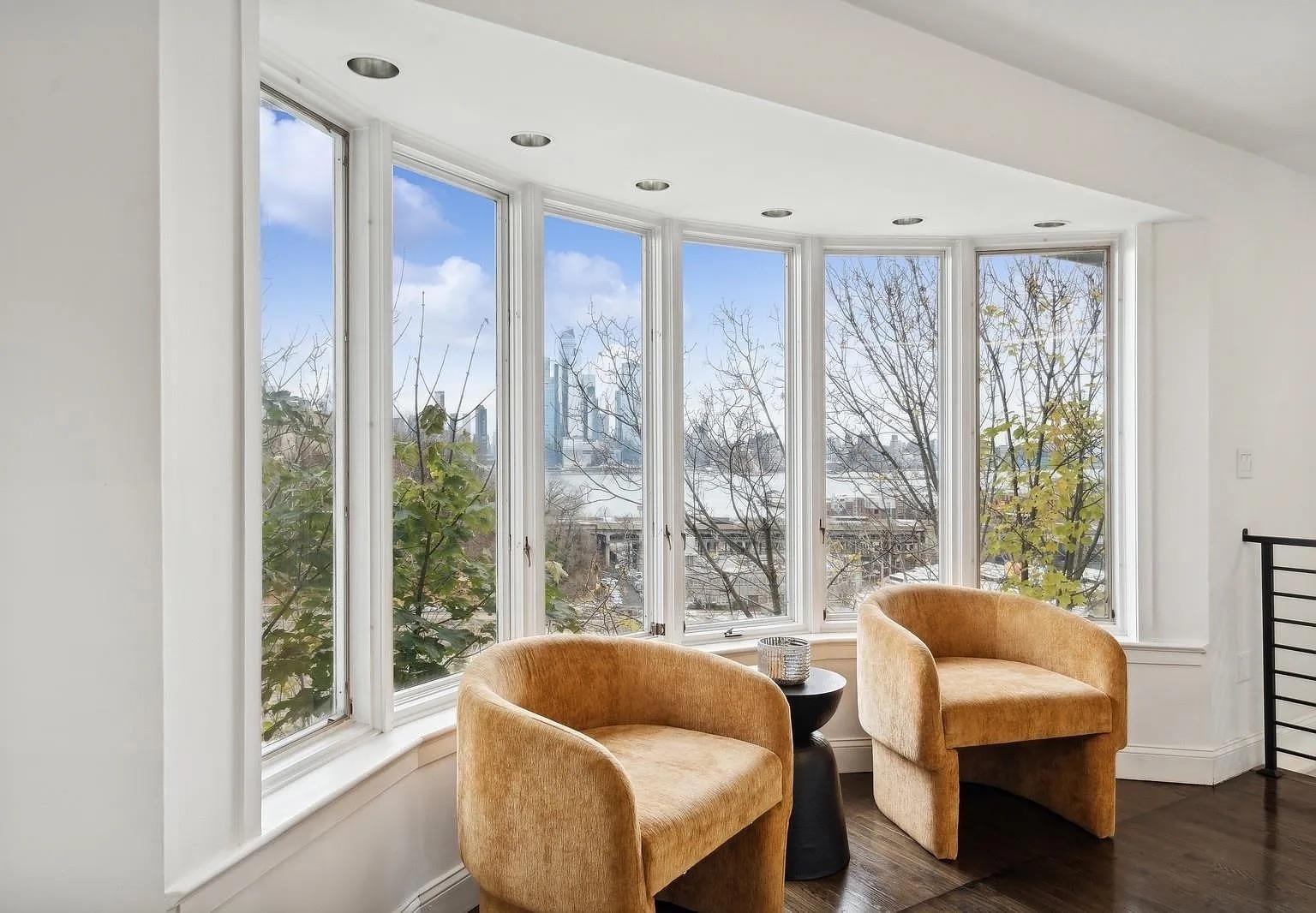 76 HACKENSACK PLANK RD