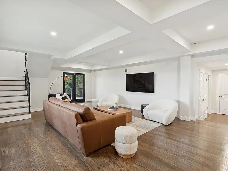 76 HACKENSACK PLANK RD