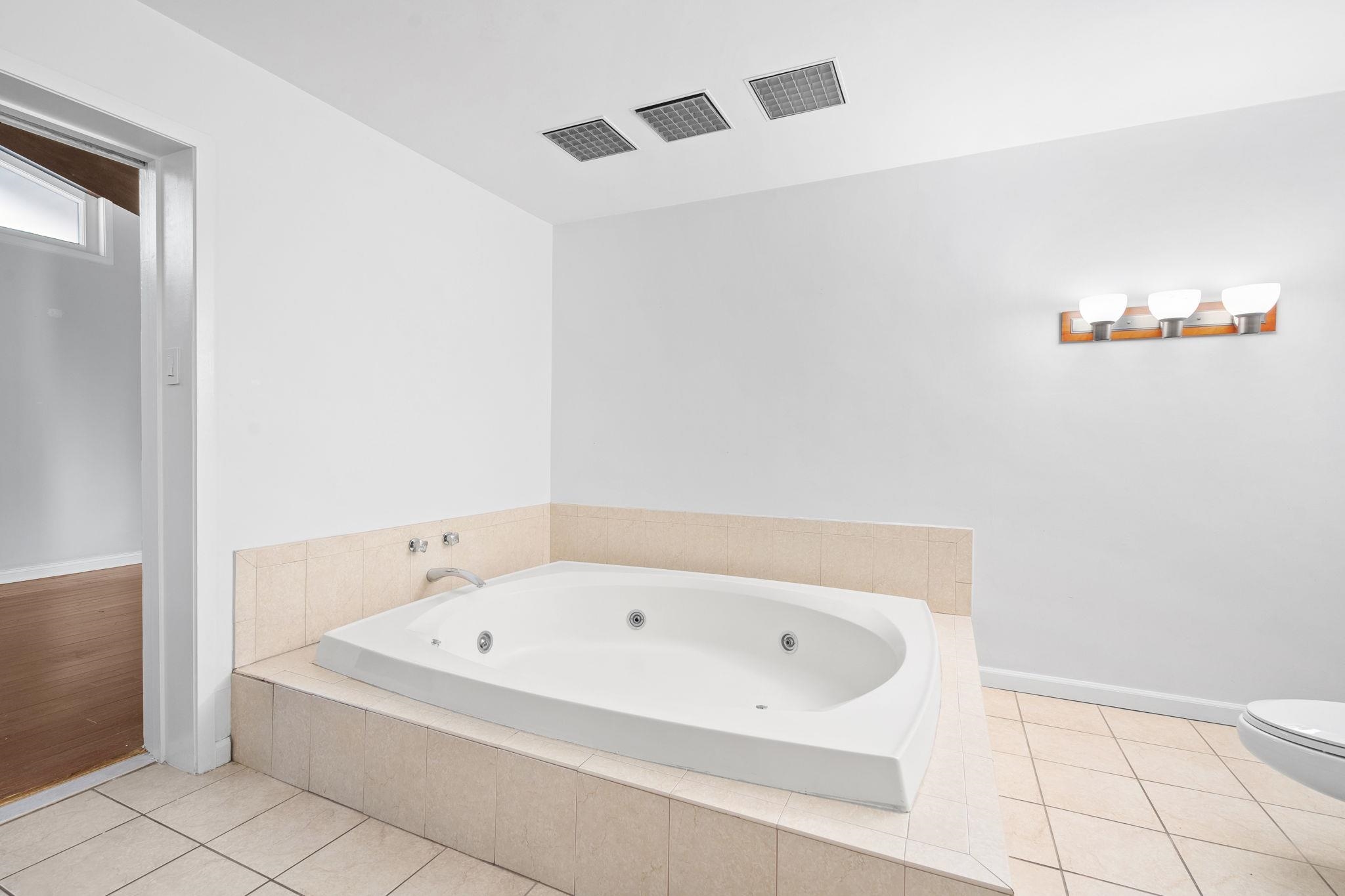 76 HACKENSACK PLANK RD