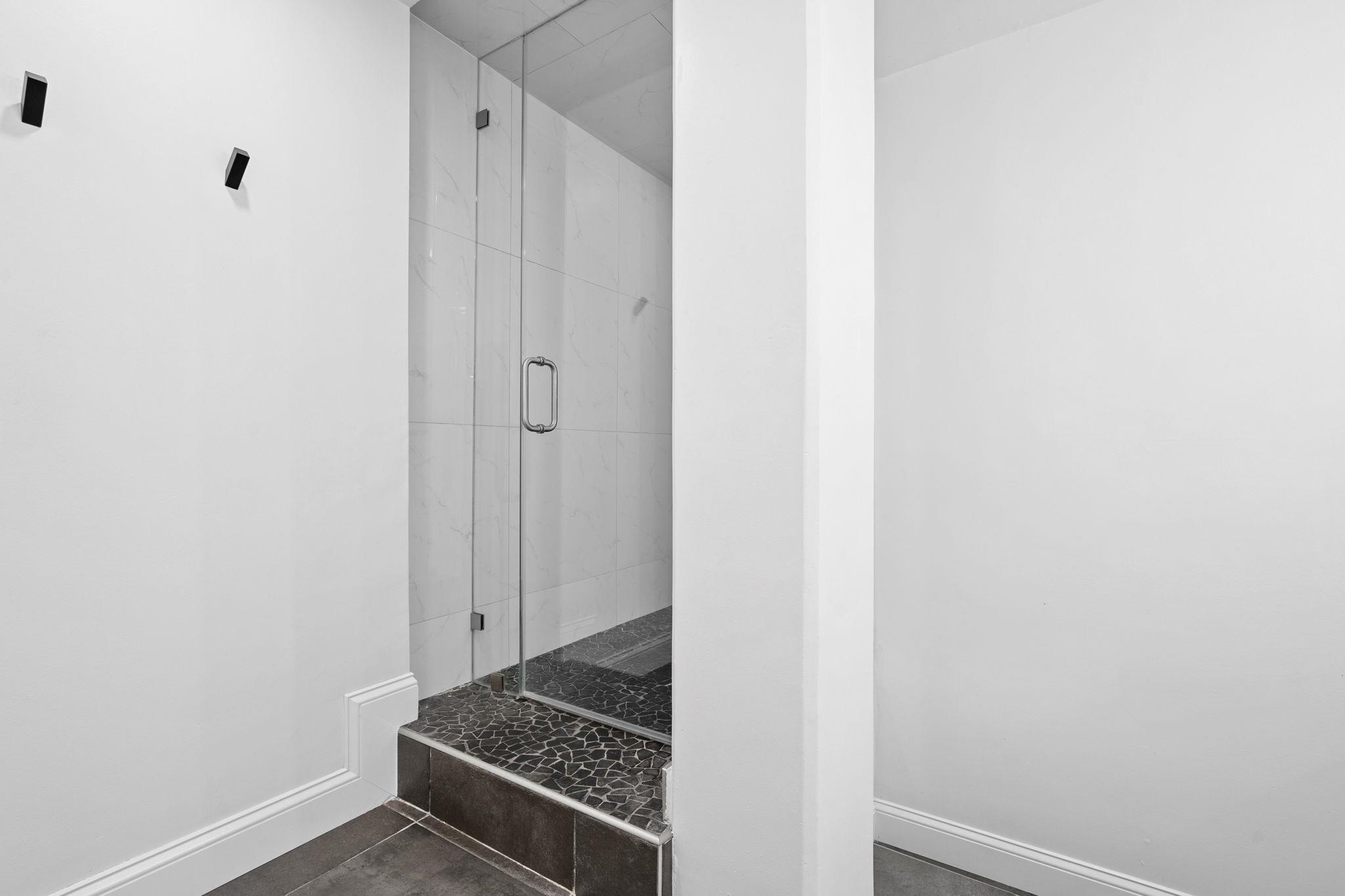 76 HACKENSACK PLANK RD