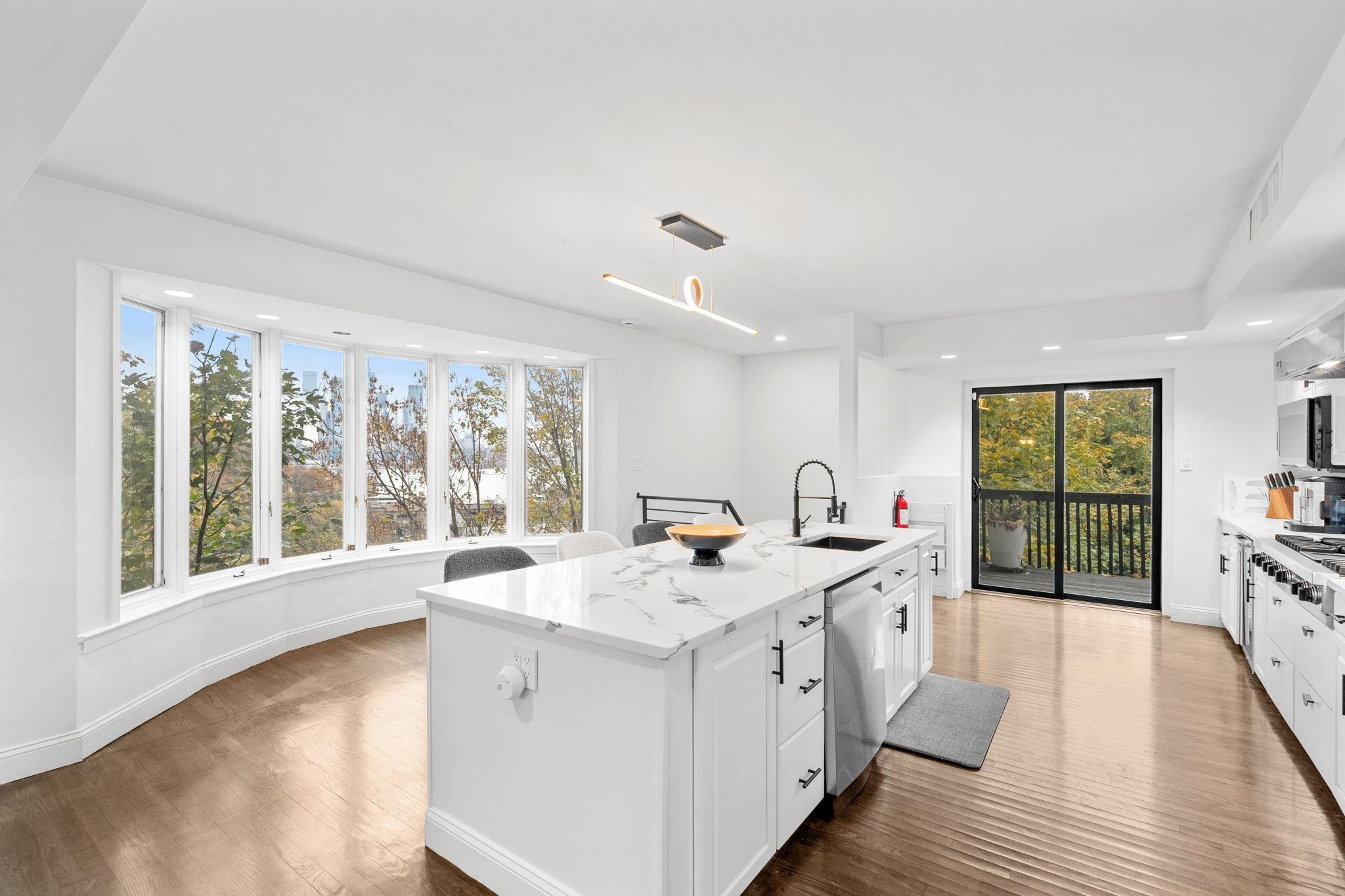 76 HACKENSACK PLANK RD