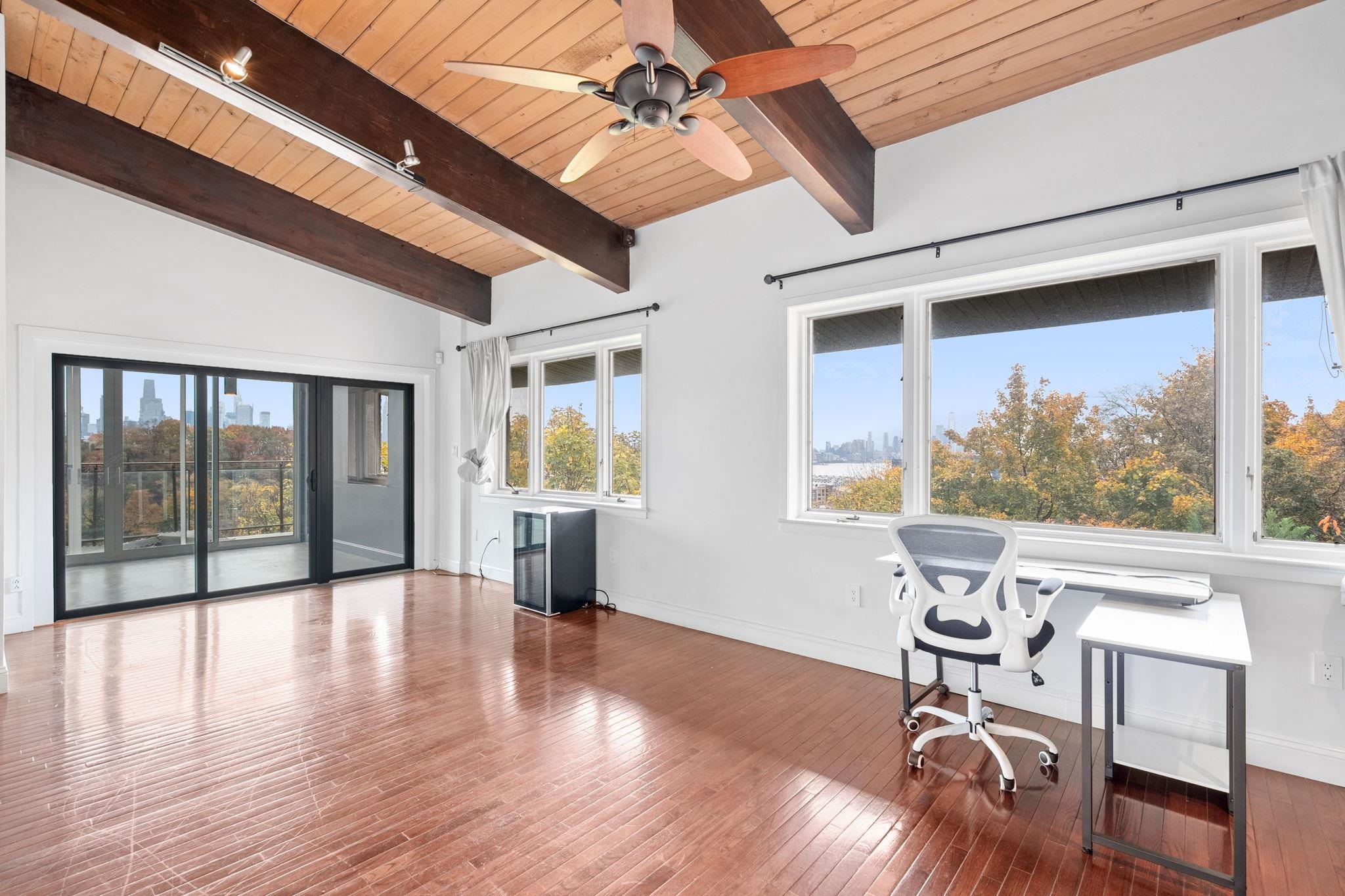 76 HACKENSACK PLANK RD