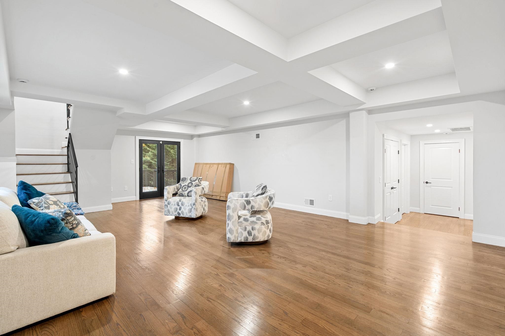 76 HACKENSACK PLANK RD