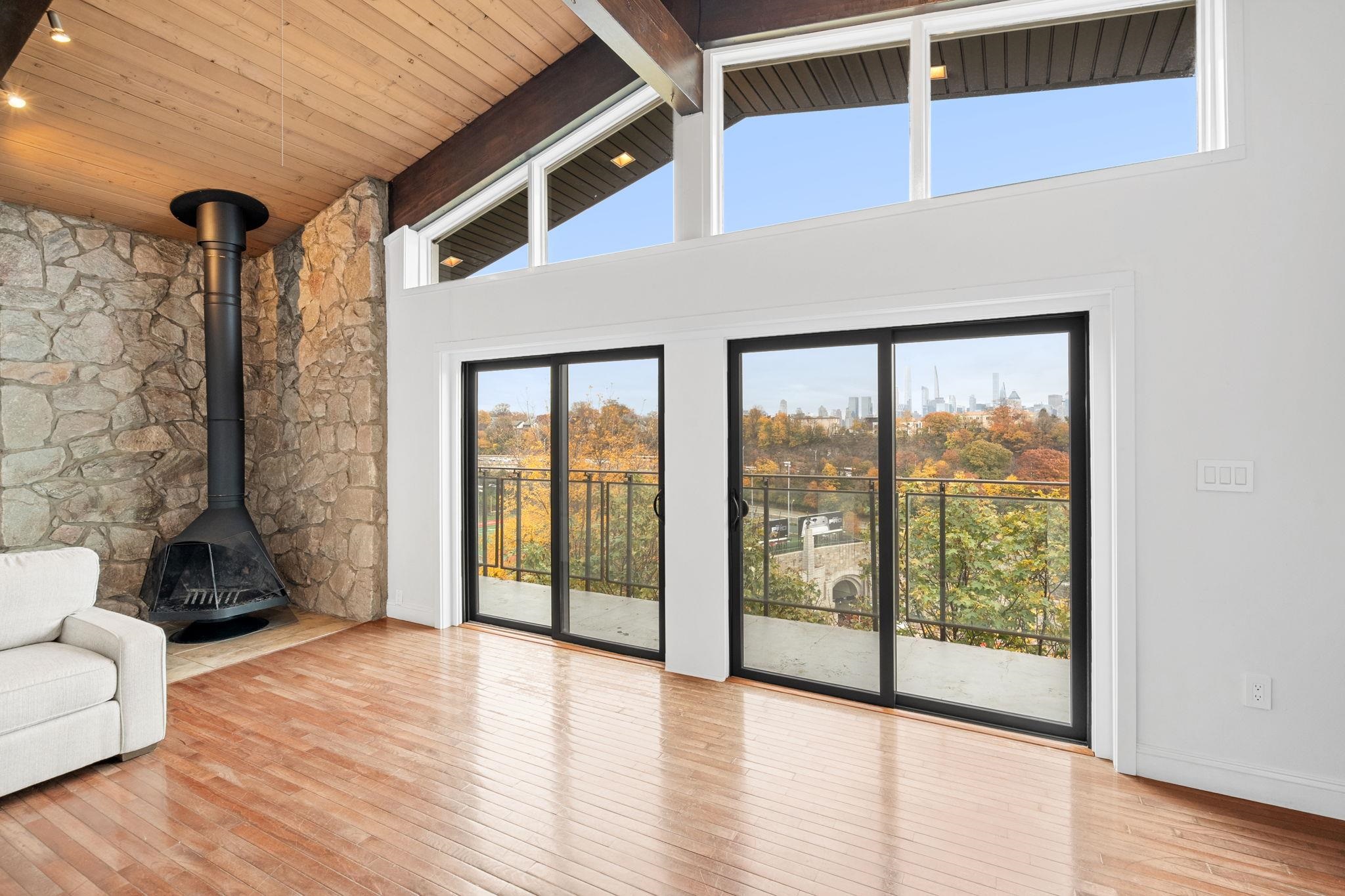 76 HACKENSACK PLANK RD