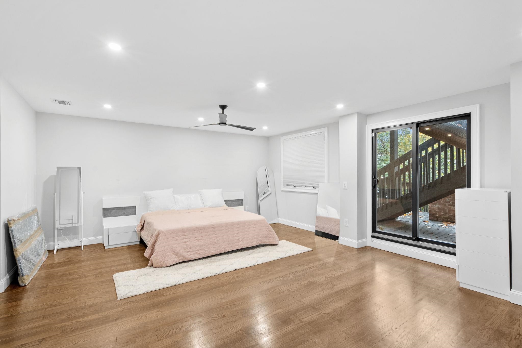 76 HACKENSACK PLANK RD