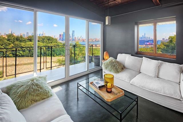 76 HACKENSACK PLANK RD