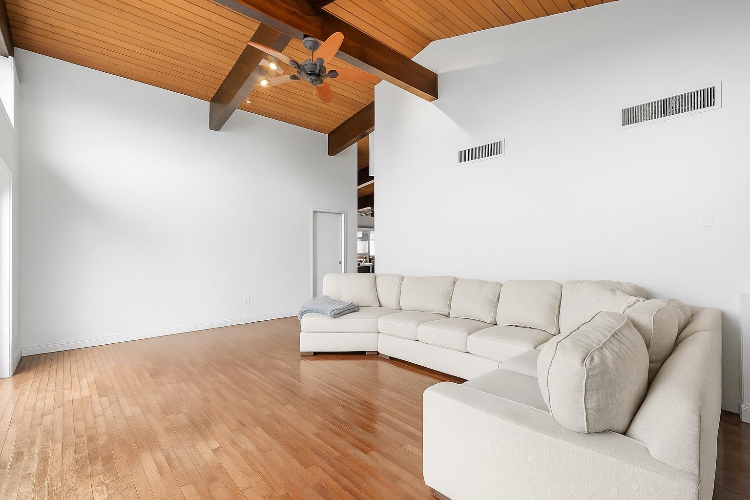 76 HACKENSACK PLANK RD