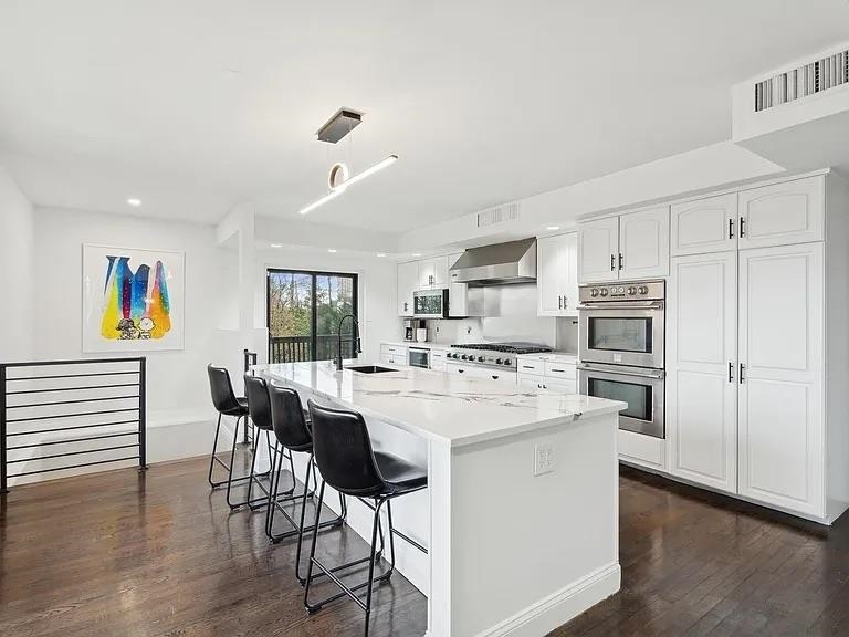 76 HACKENSACK PLANK RD