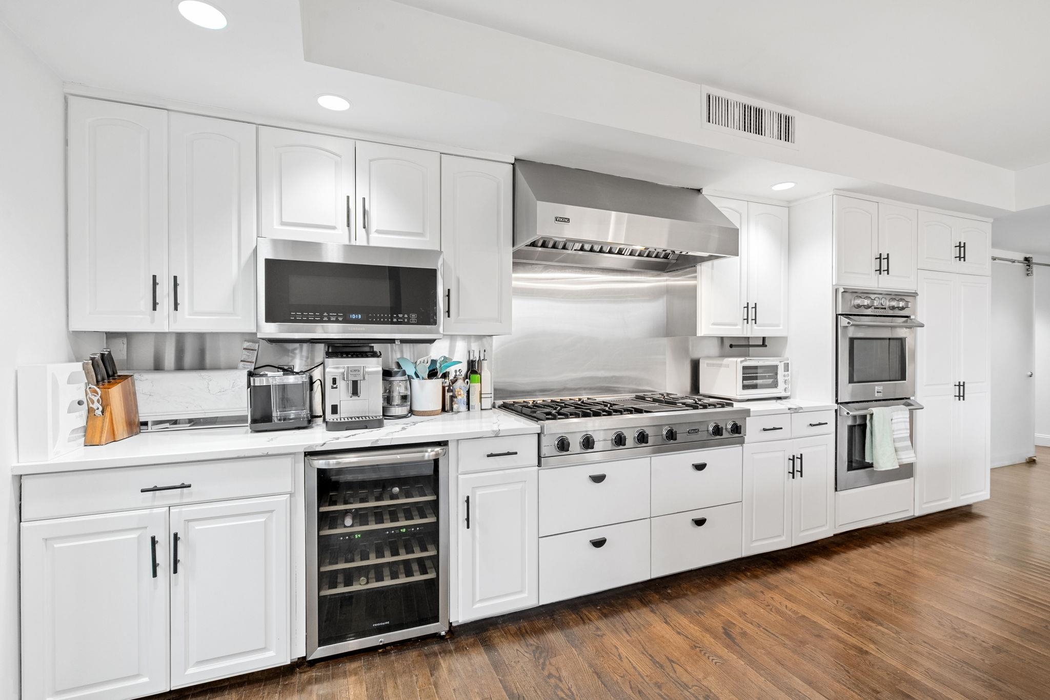 76 HACKENSACK PLANK RD