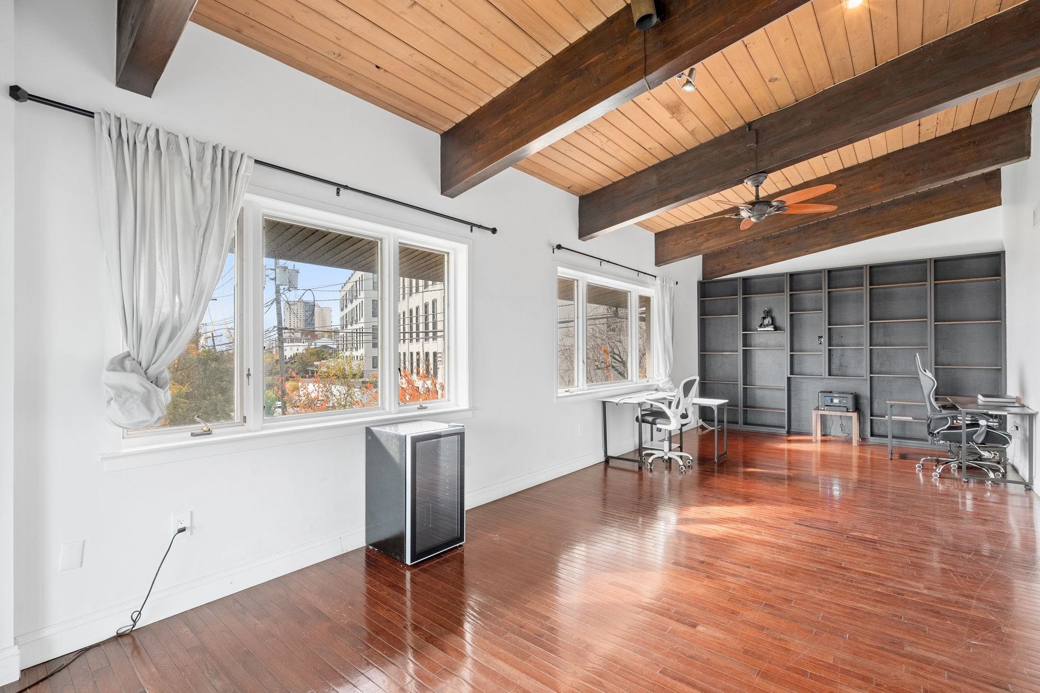 76 HACKENSACK PLANK RD