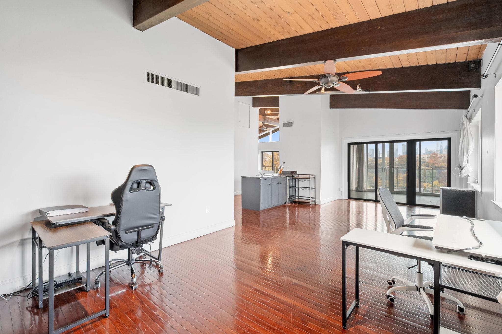 76 HACKENSACK PLANK RD