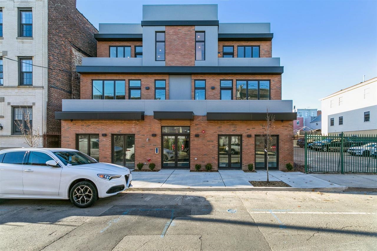 151 WEBSTER AVE Unit: 101