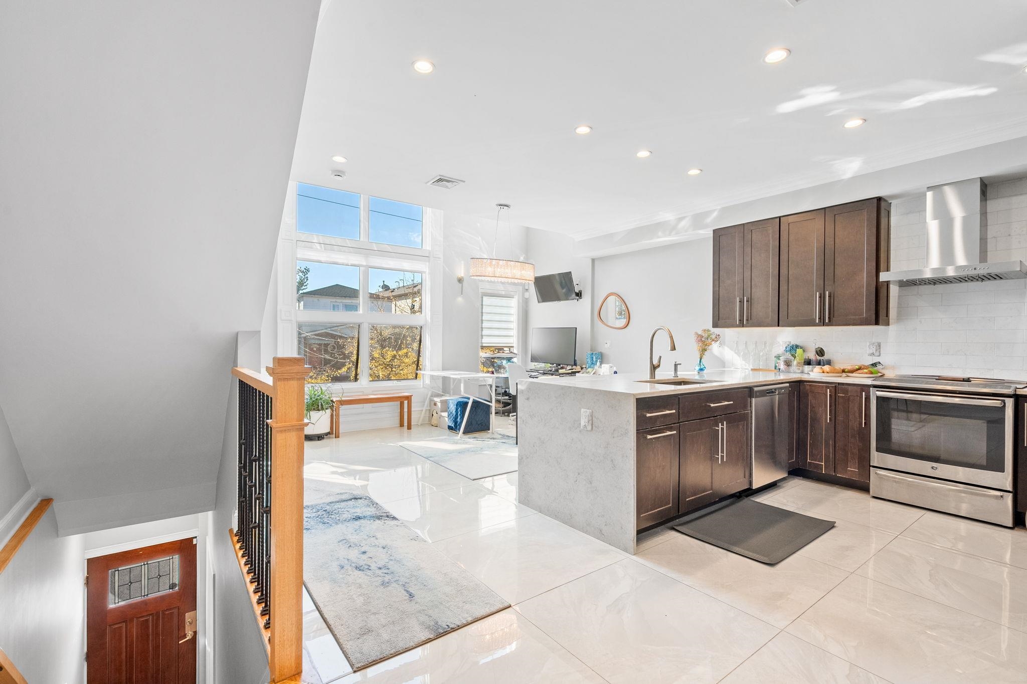 94 LEONARD ST Unit: 2