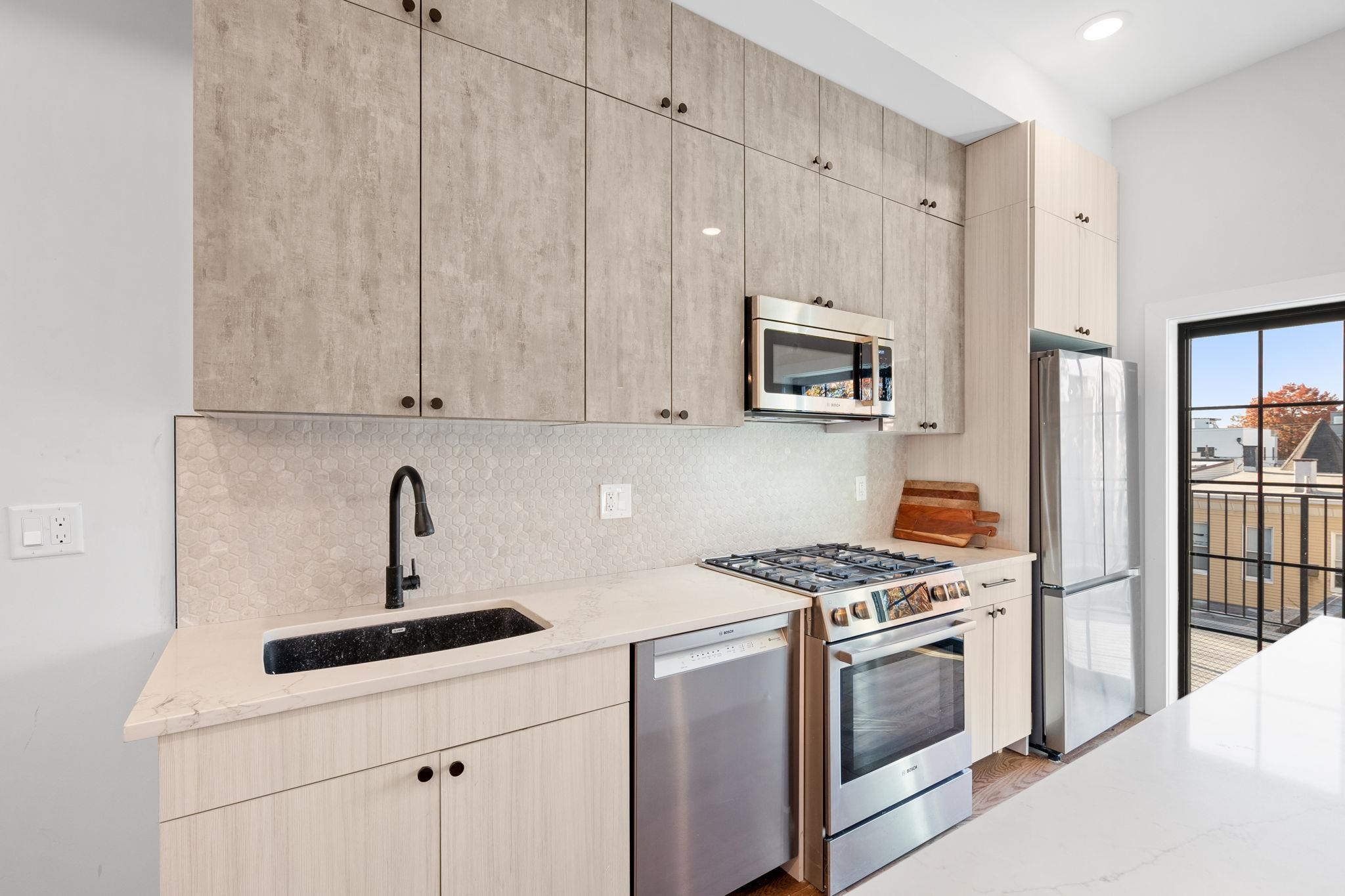 545 PALISADE AVE Unit: 3