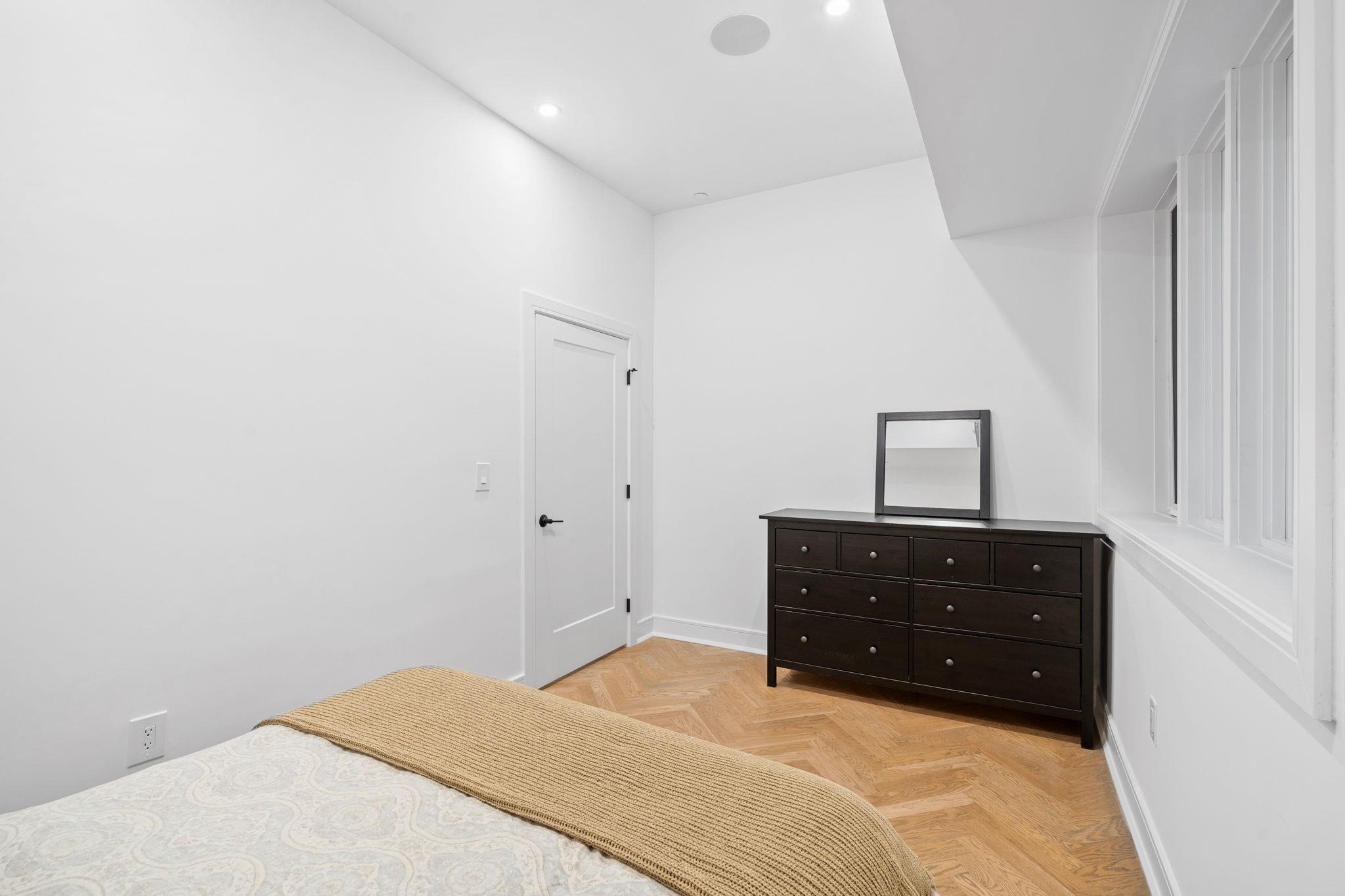 151 WEBSTER AVE Unit: 101