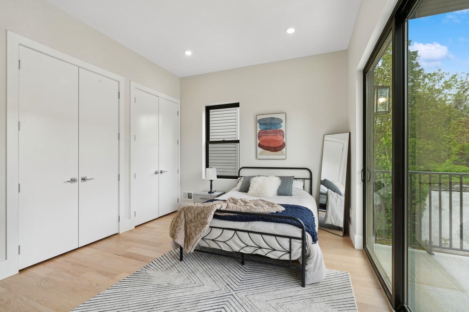 220 FREEMAN AVE Unit: 1