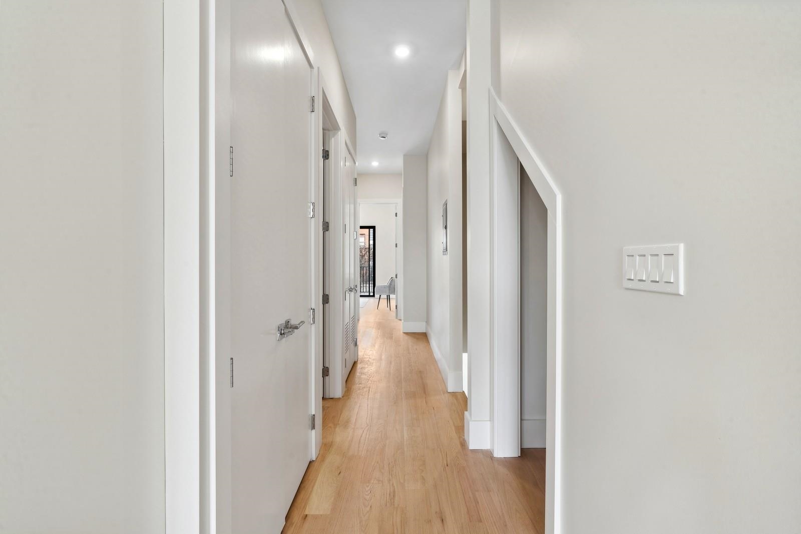 220 FREEMAN AVE Unit: 1