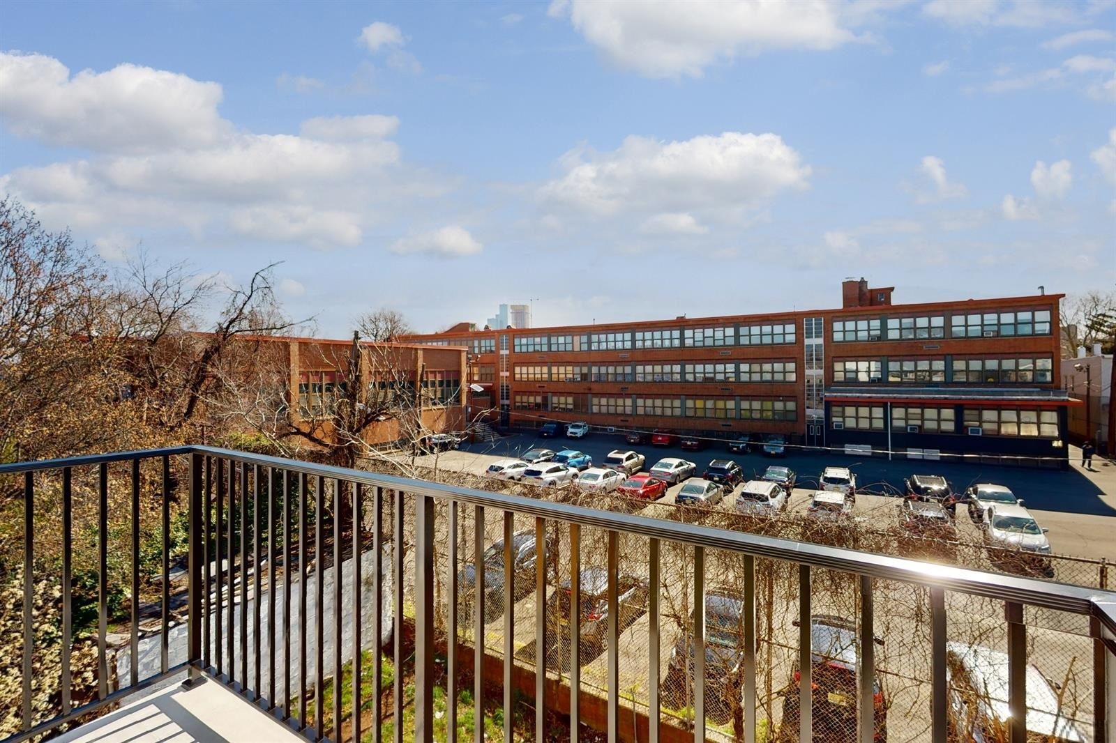 220 FREEMAN AVE Unit: 2