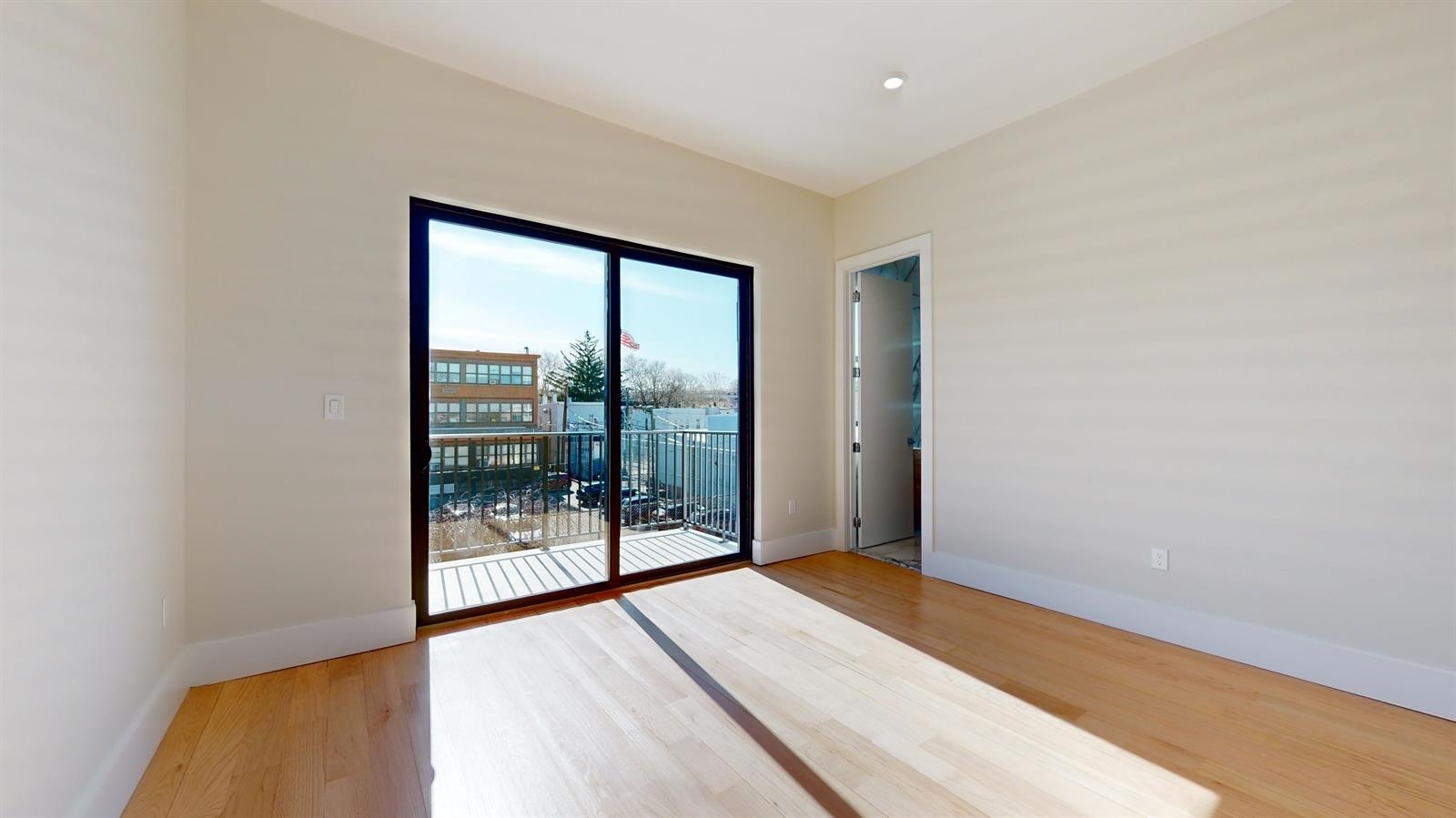 220 FREEMAN AVE Unit: 2