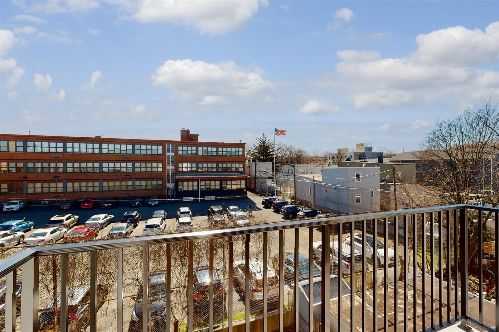 220 FREEMAN AVE Unit: 2