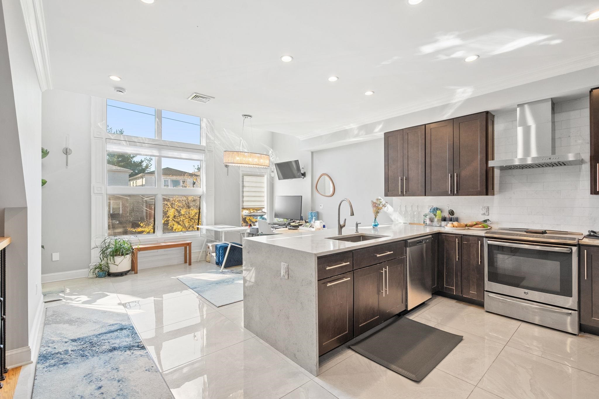 94 LEONARD ST Unit: 2