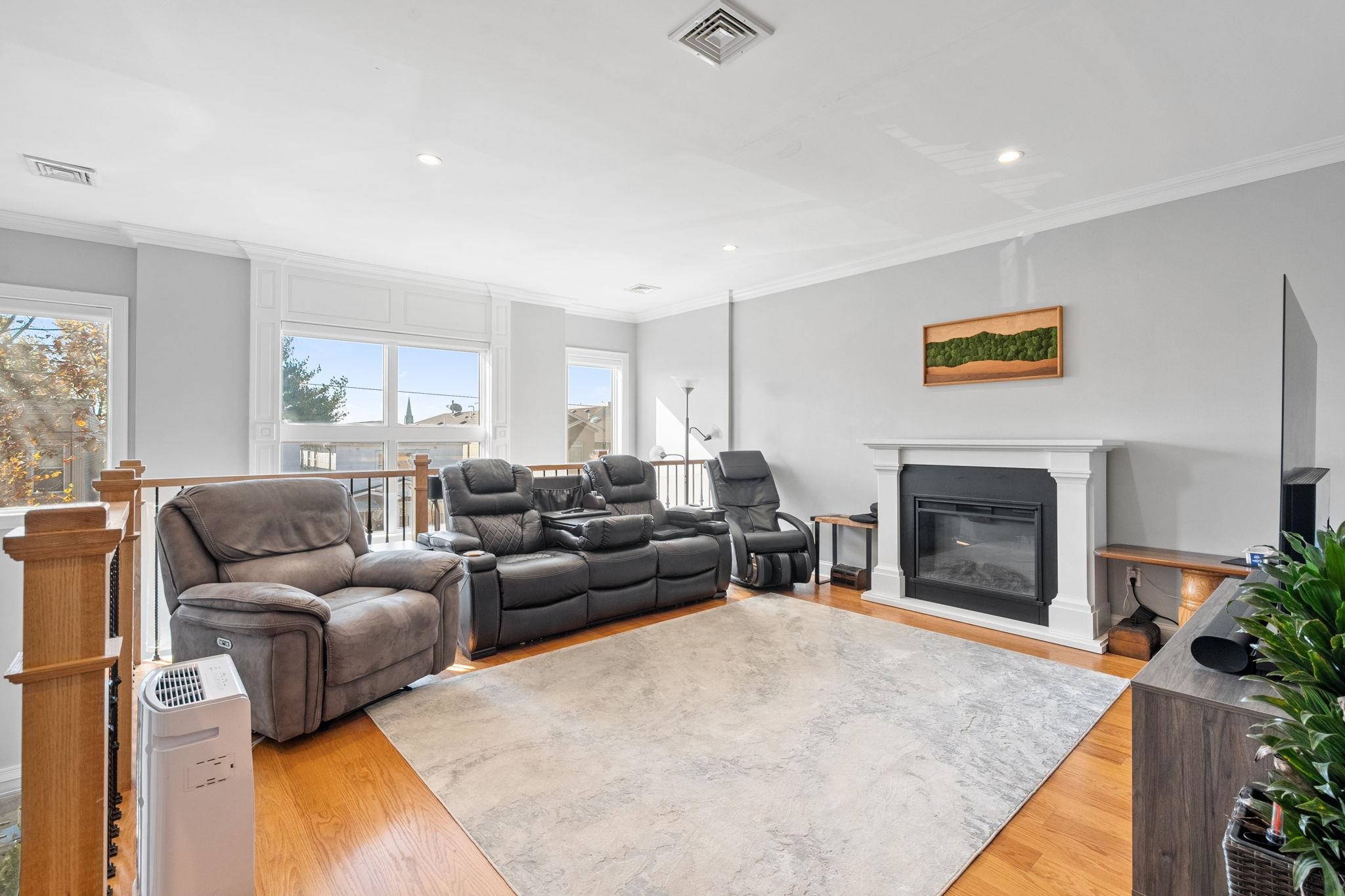 94 LEONARD ST Unit: 2