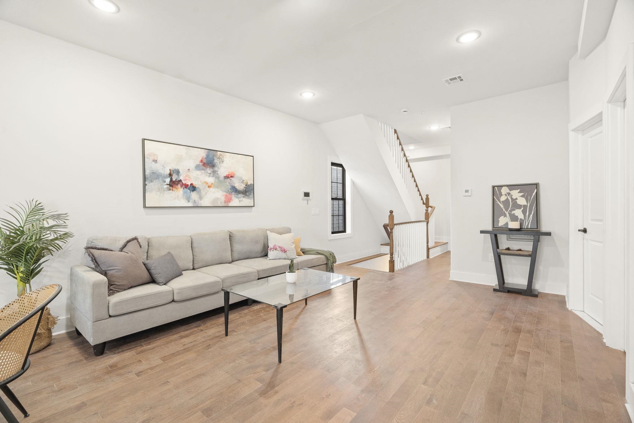 547 PALISADE AVE Unit: 3