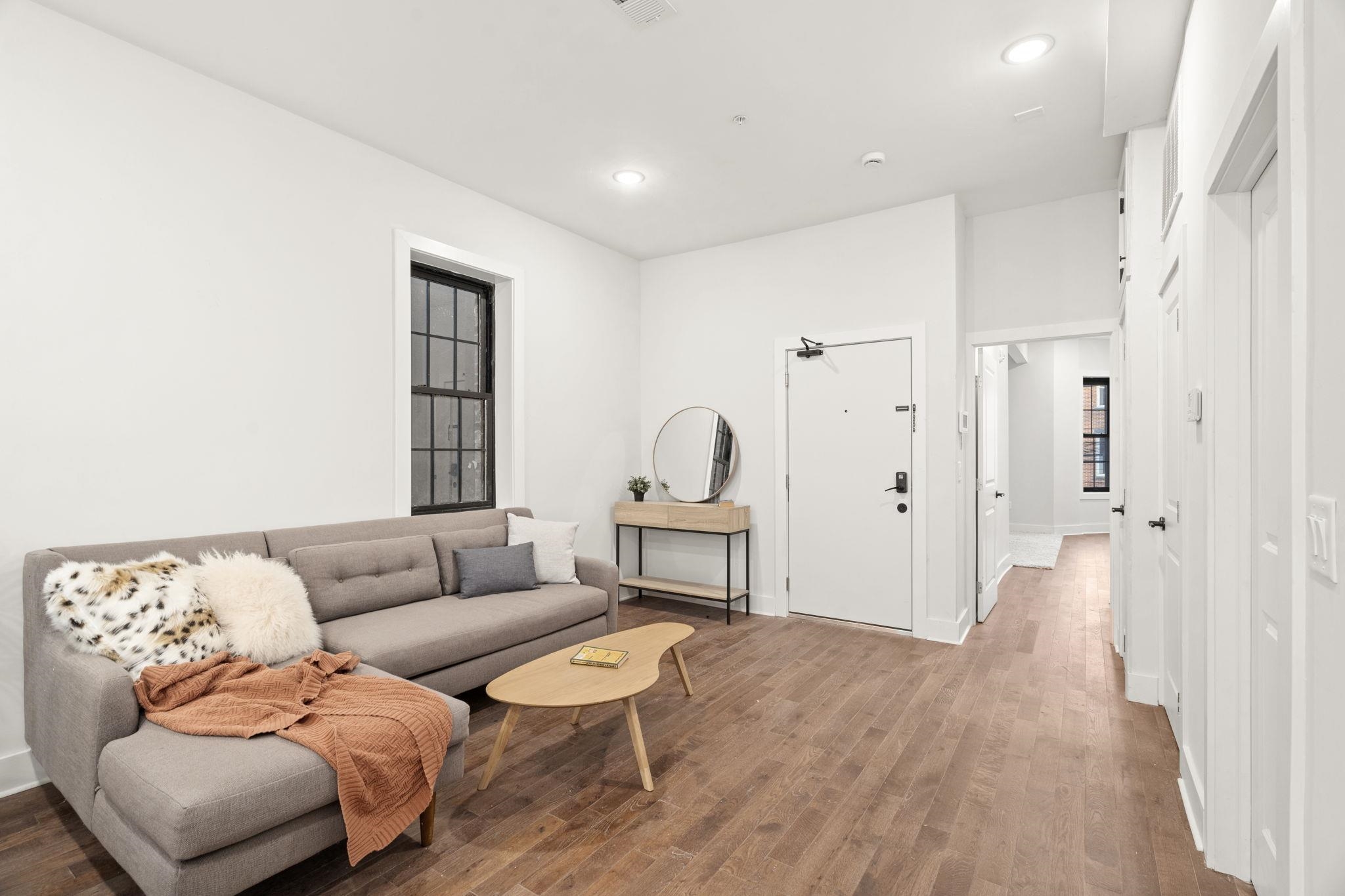 547 PALISADE AVE Unit: 2