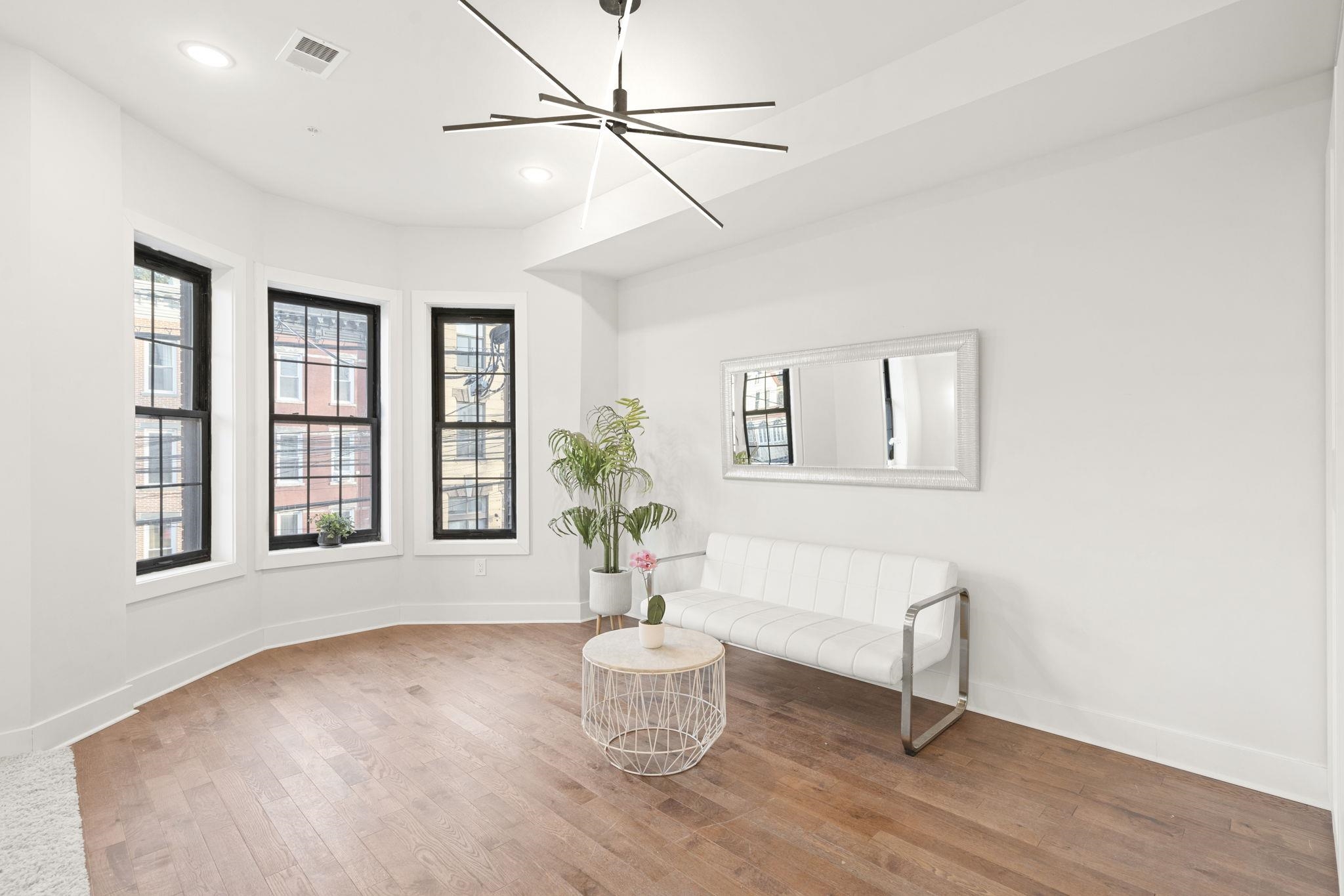 547 PALISADE AVE Unit: 2