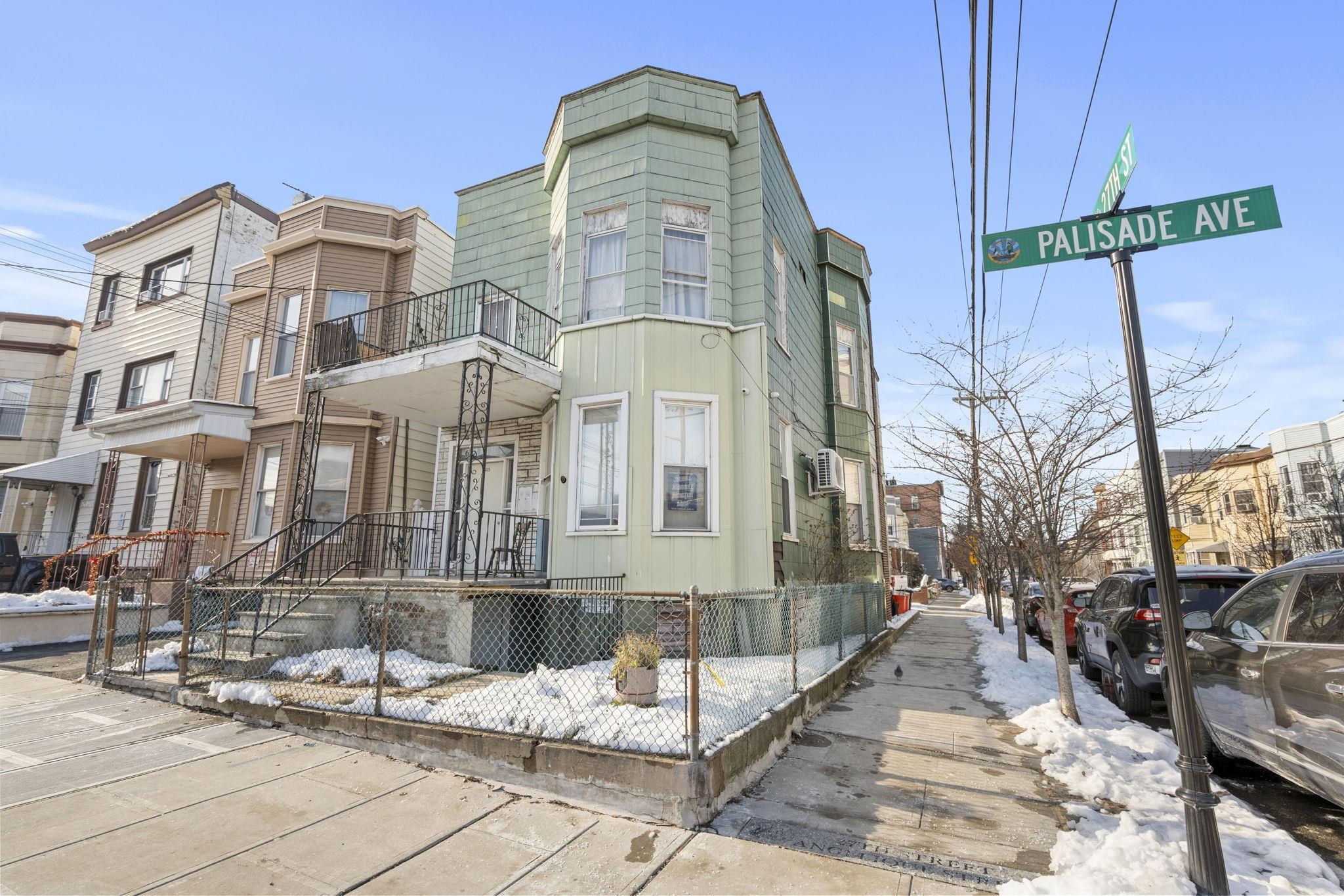 2615 PALISADE AVE