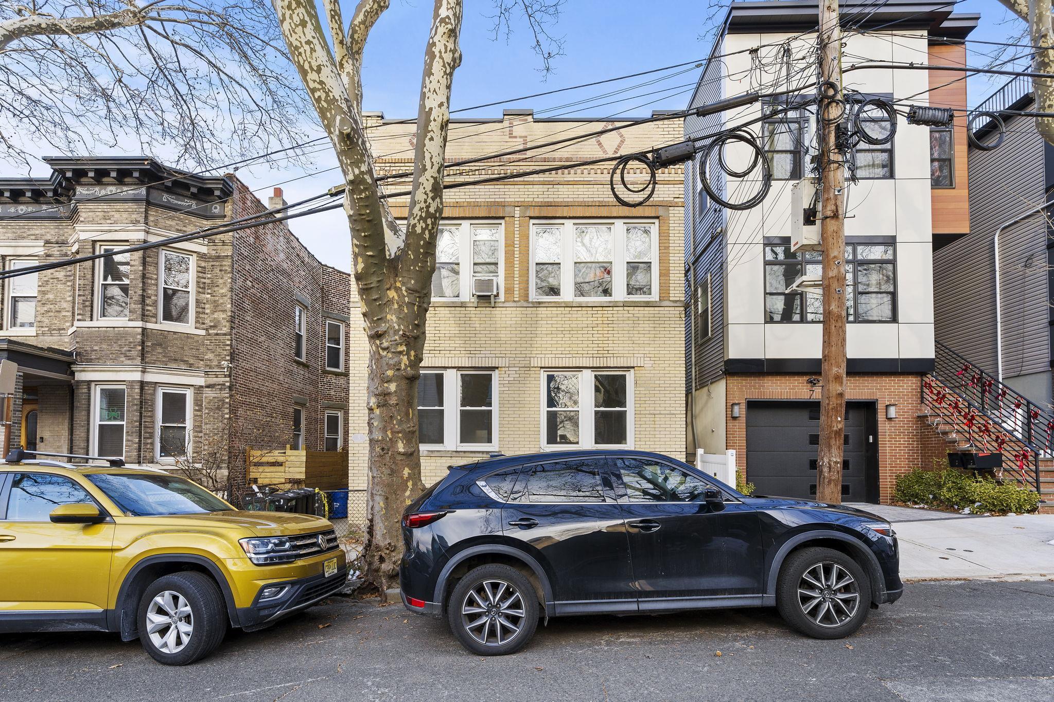 5 LIENAU PL Unit: 1F