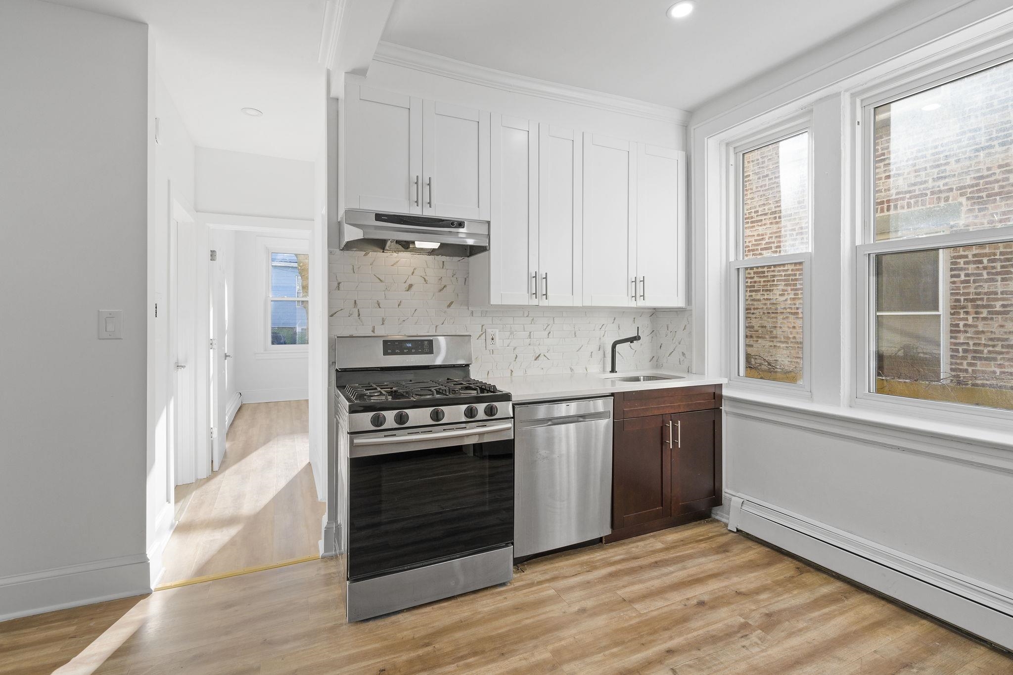 5 LIENAU PL Unit: 1F