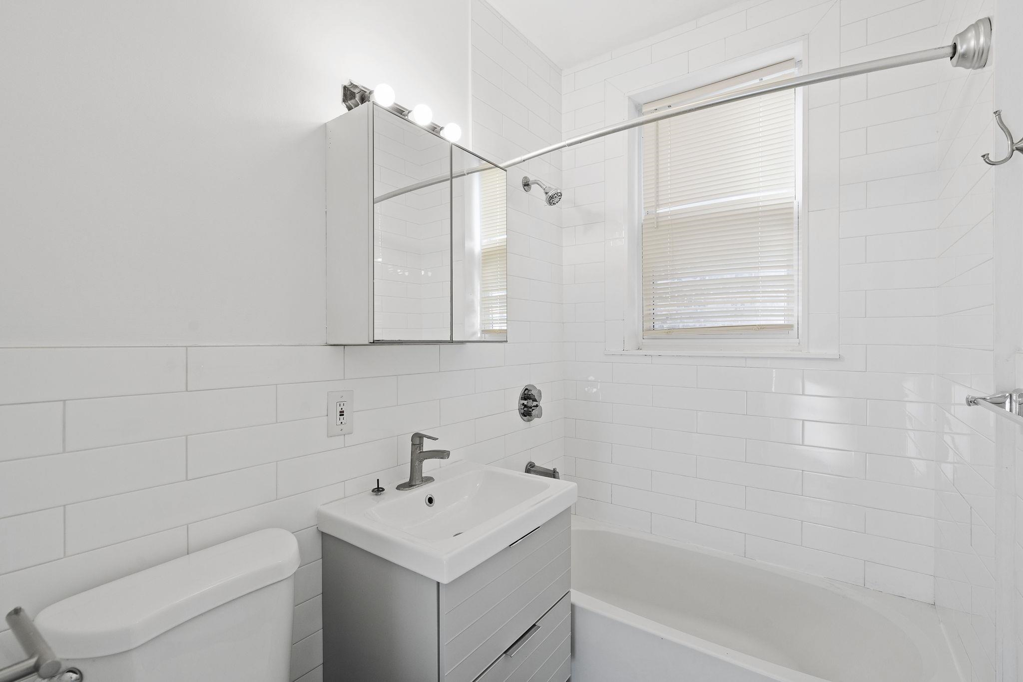 5 LIENAU PL Unit: 1F