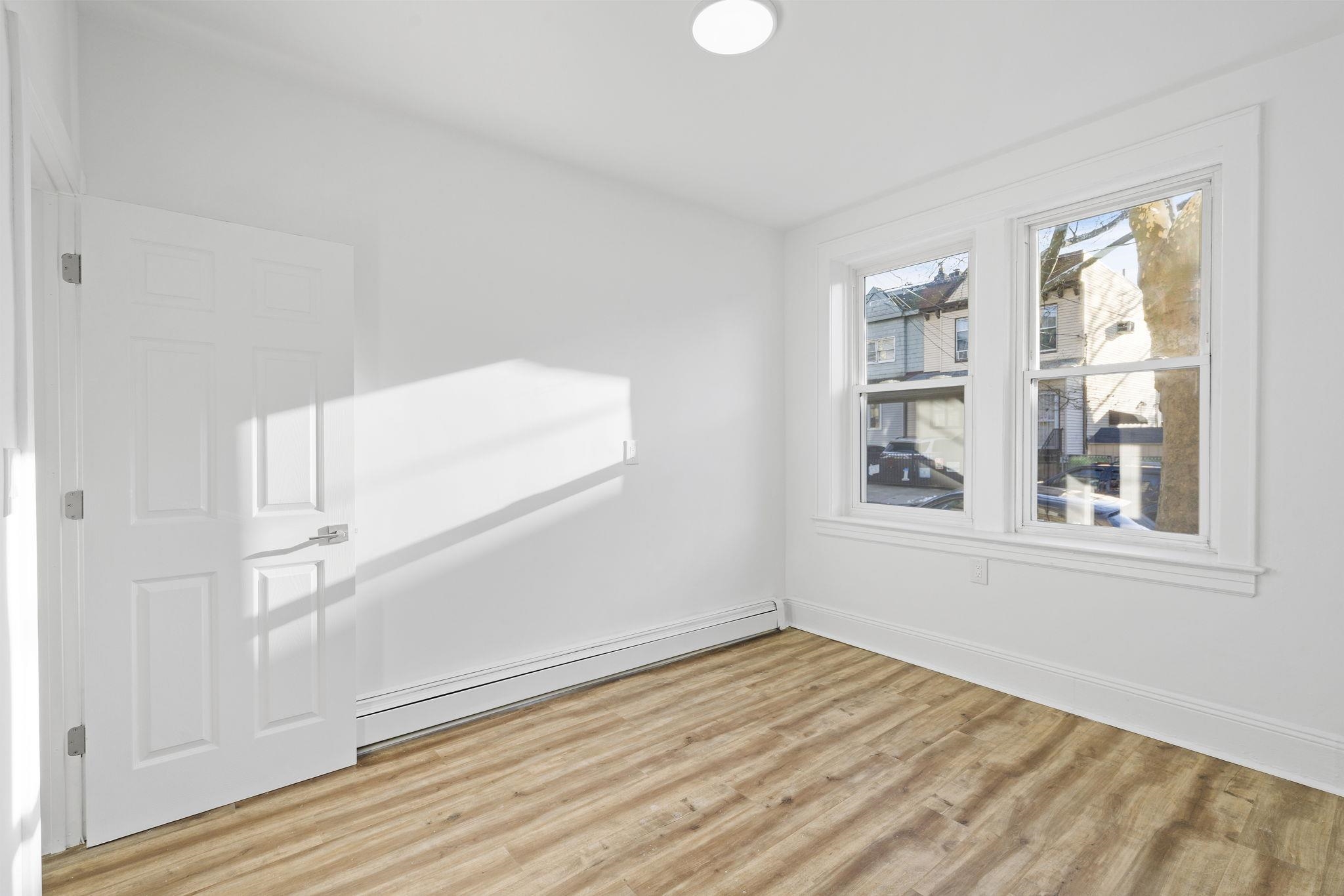 5 LIENAU PL Unit: 1F