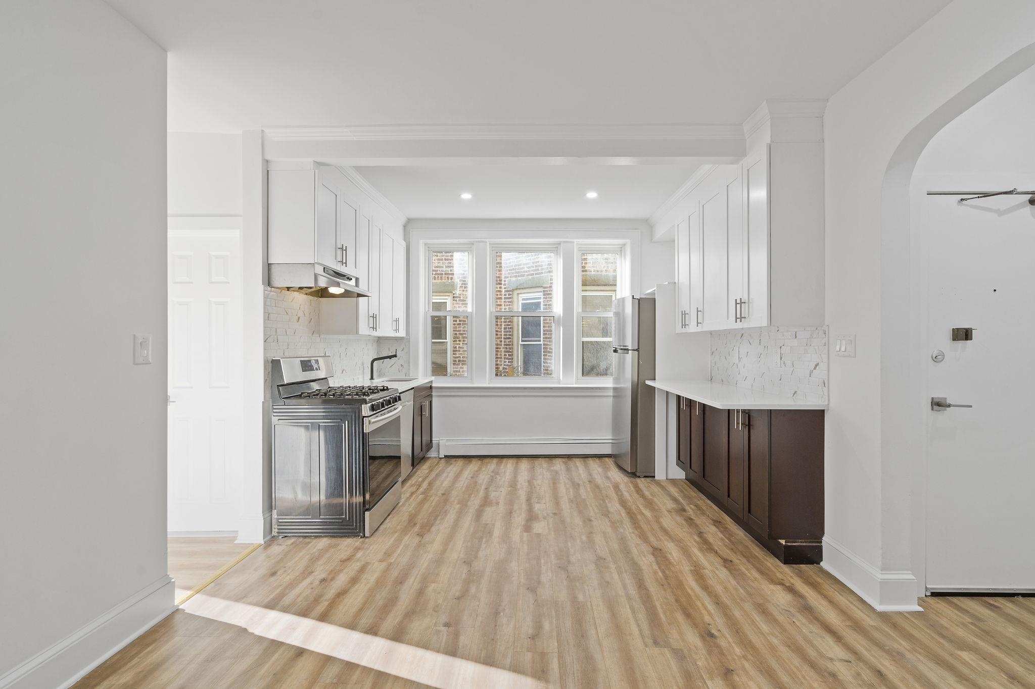 5 LIENAU PL Unit: 1F