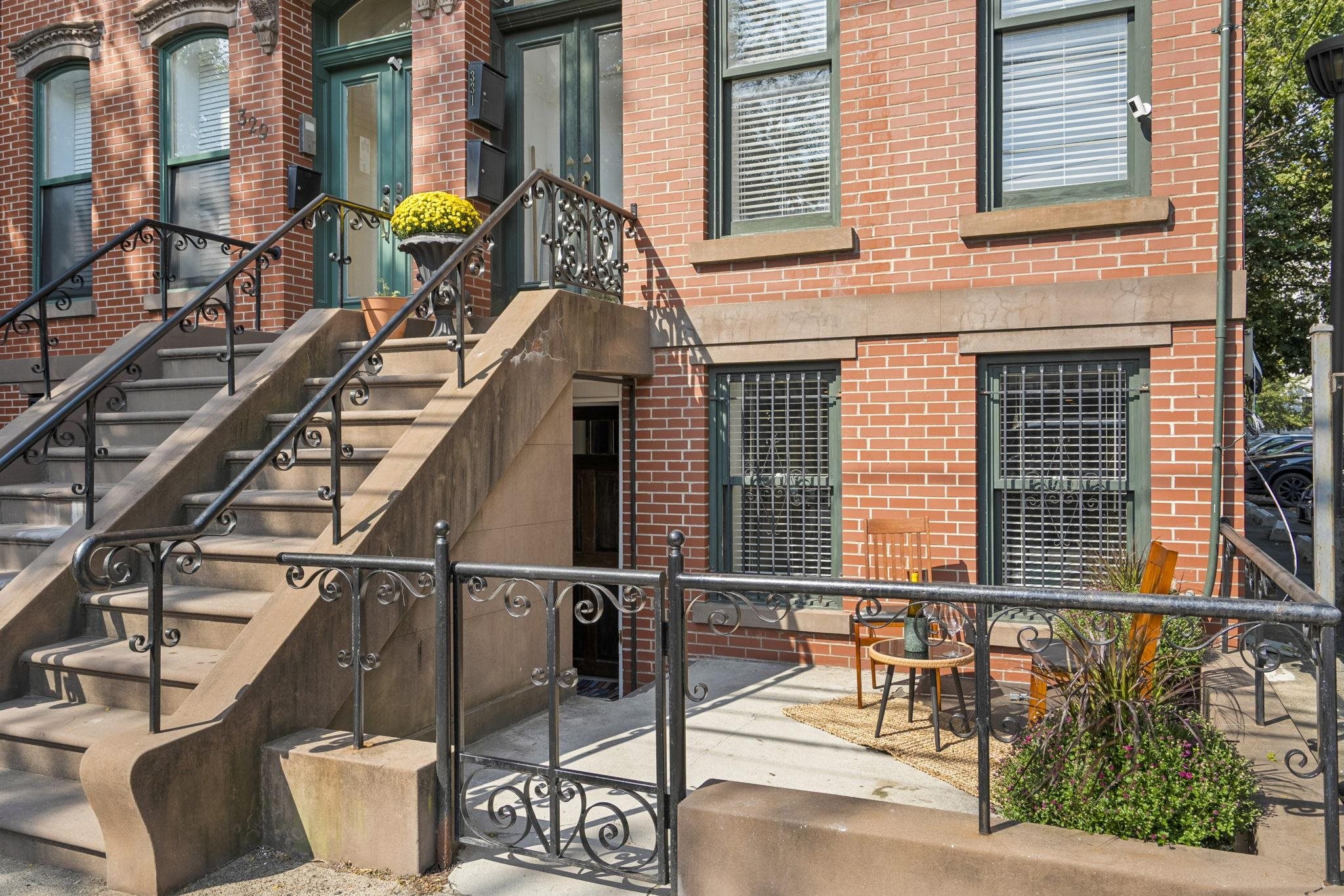 331 VARICK ST Unit: 1