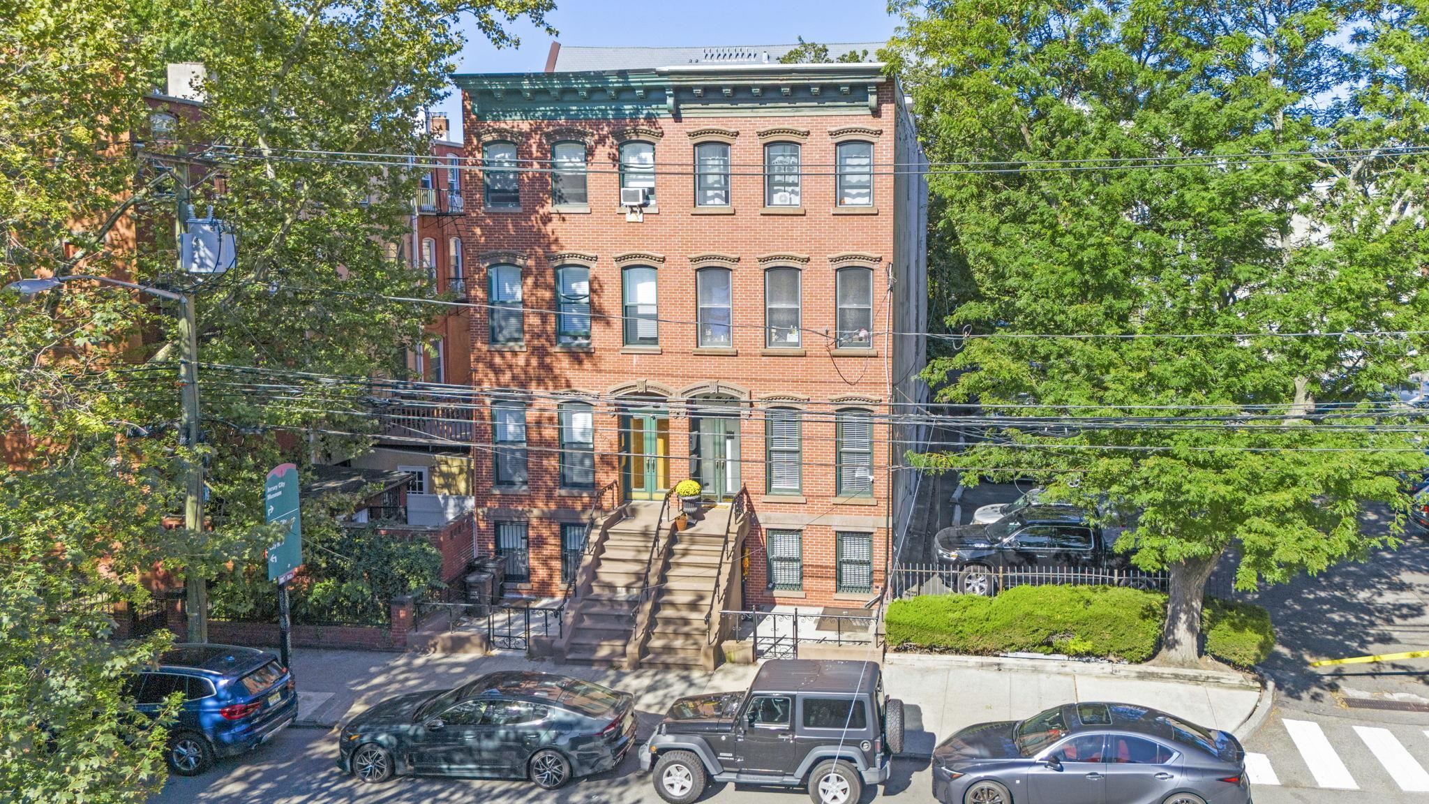 331 VARICK ST Unit: 1