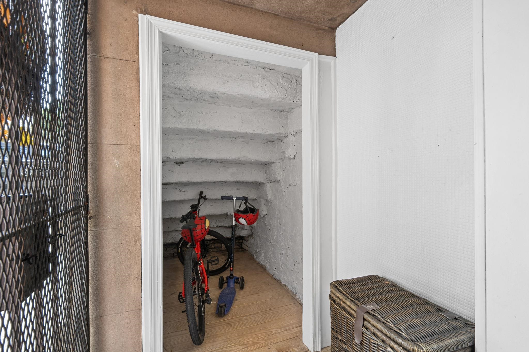 331 VARICK ST Unit: 1