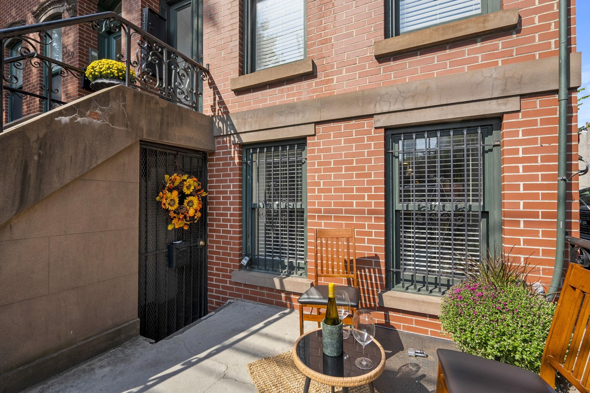 331 VARICK ST Unit: 1