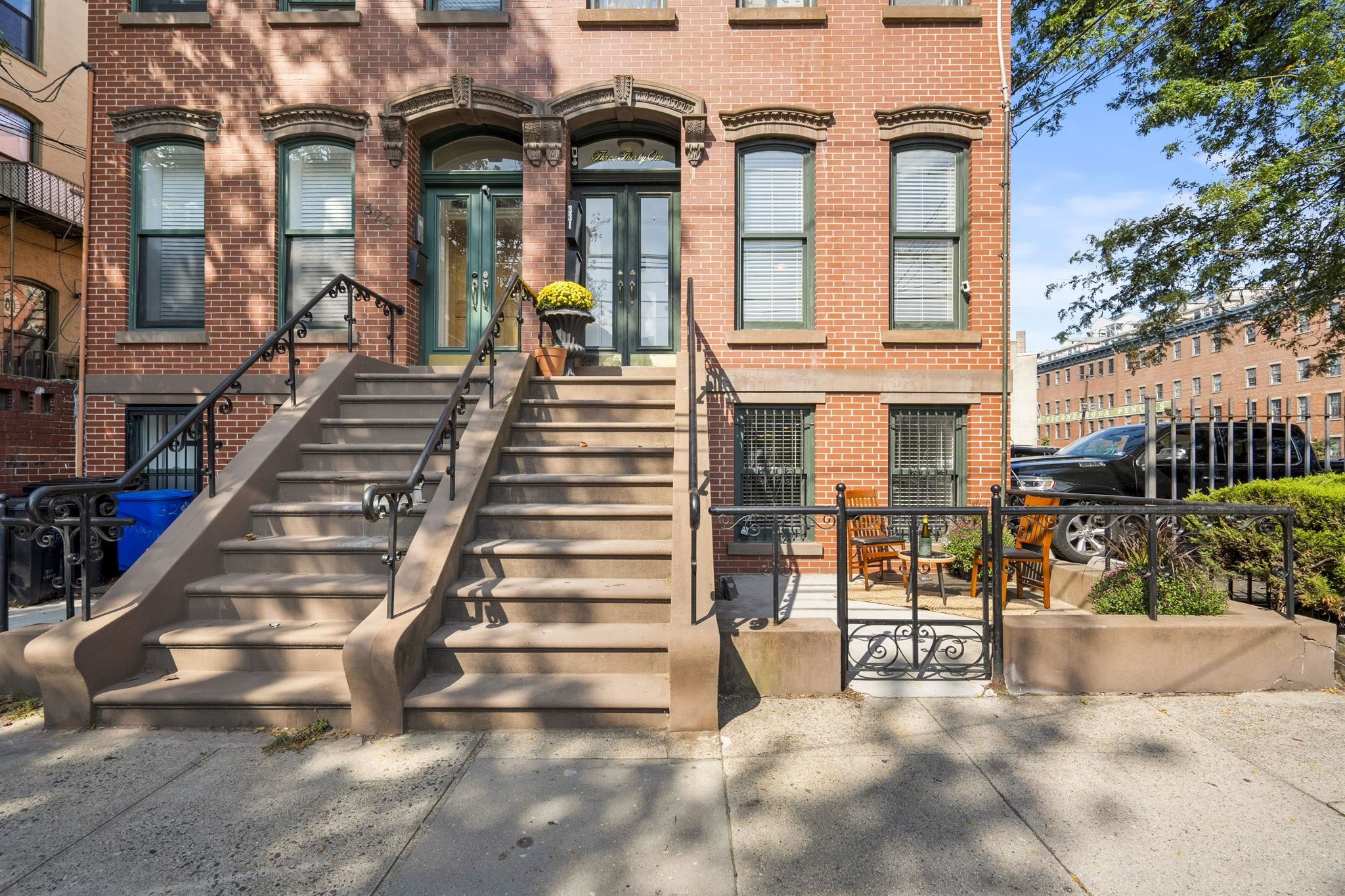 331 VARICK ST Unit: 1