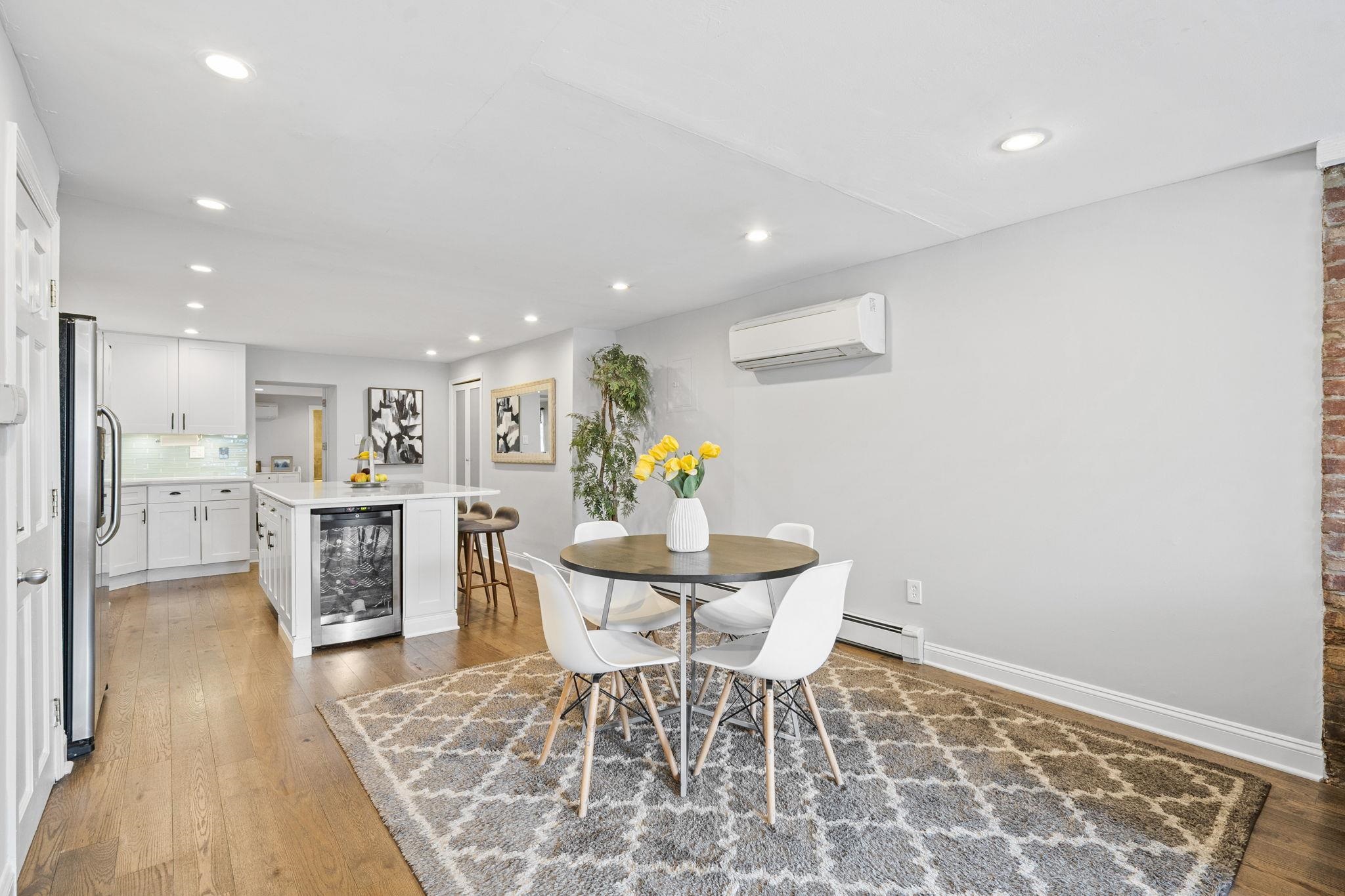 331 VARICK ST Unit: 1