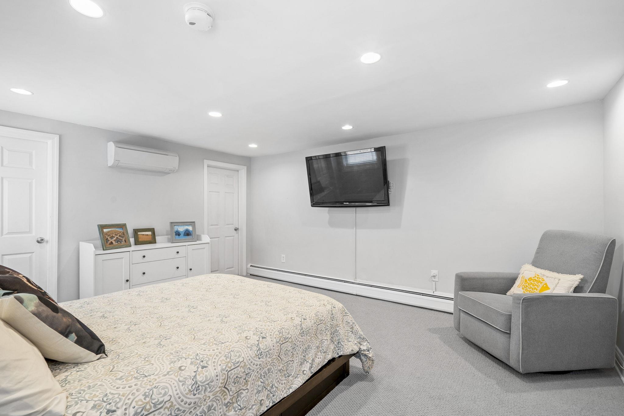 331 VARICK ST Unit: 1