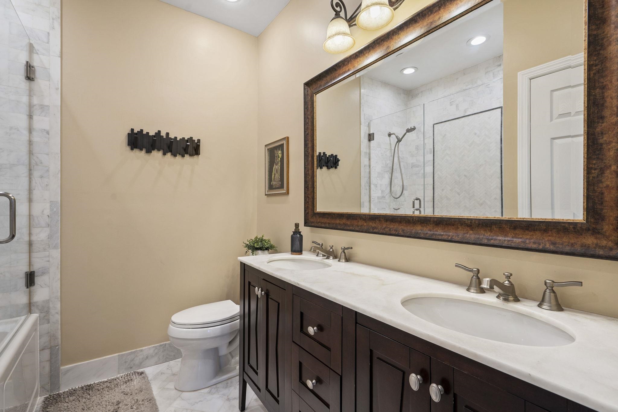 331 VARICK ST Unit: 1