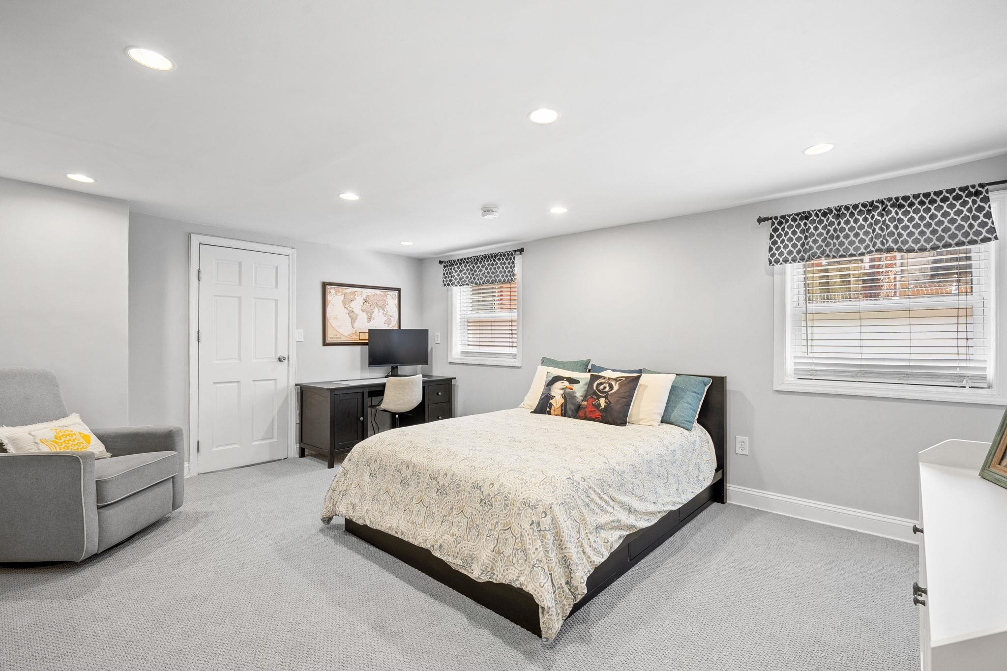 331 VARICK ST Unit: 1