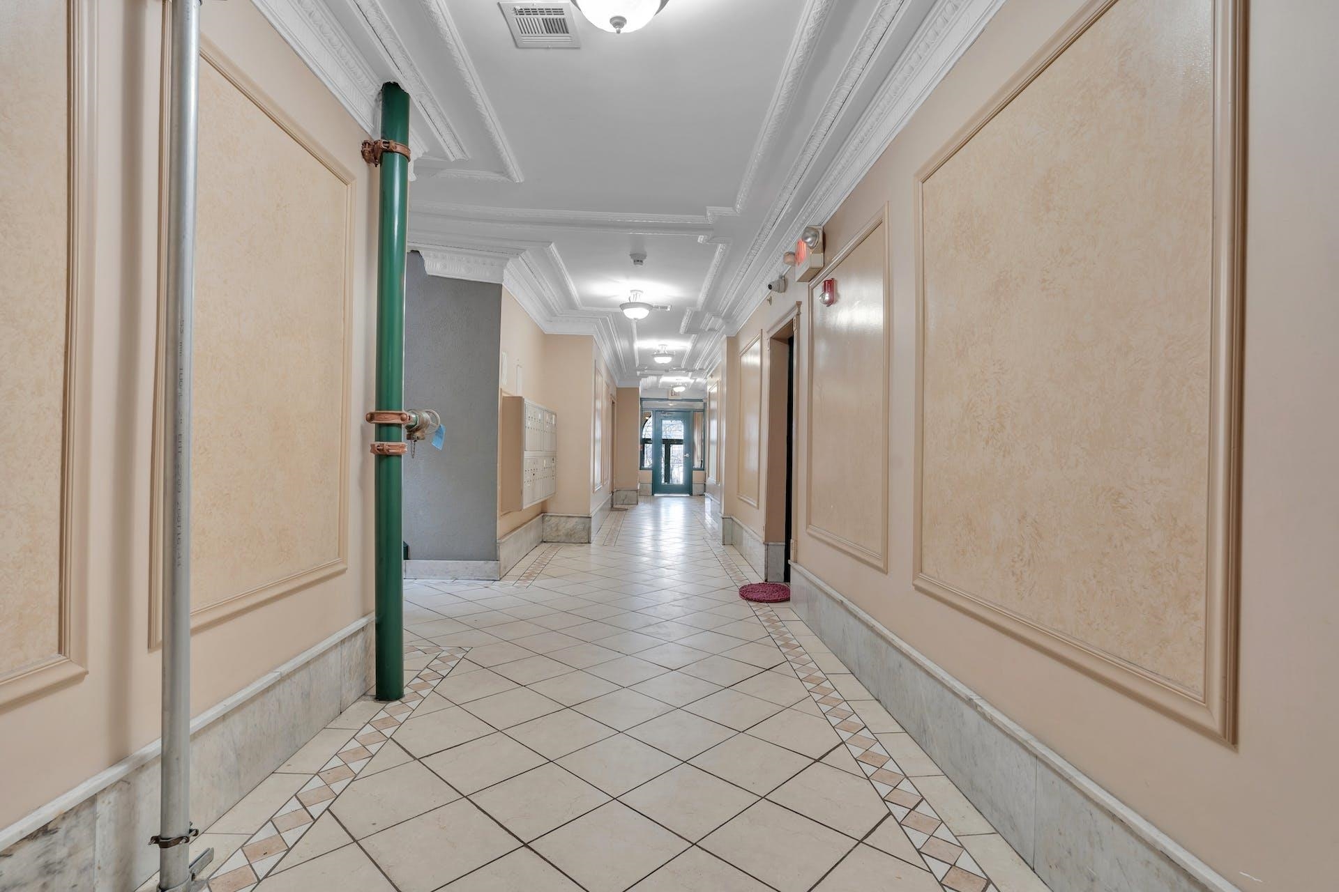 65 SUMMIT AVE Unit: 301