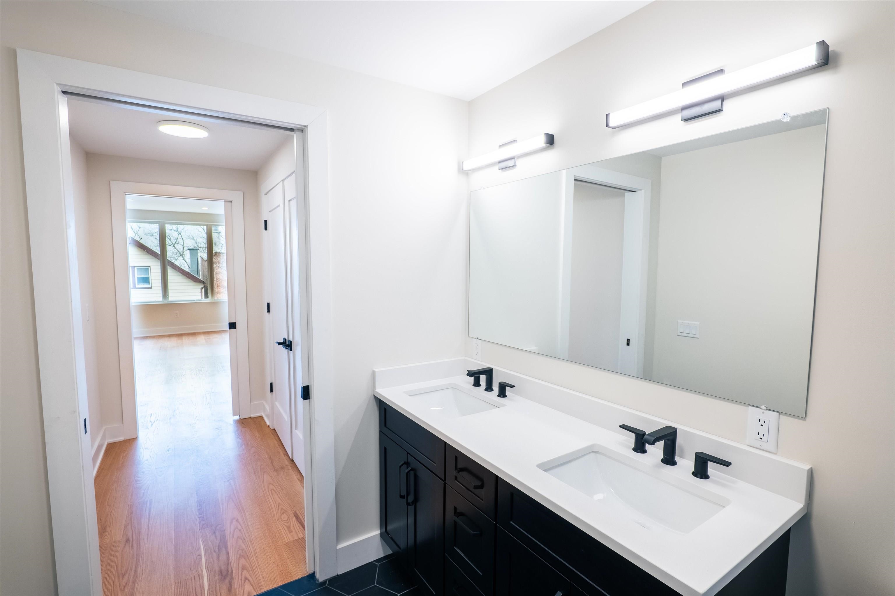 520 PALISADE AVE Unit: 301