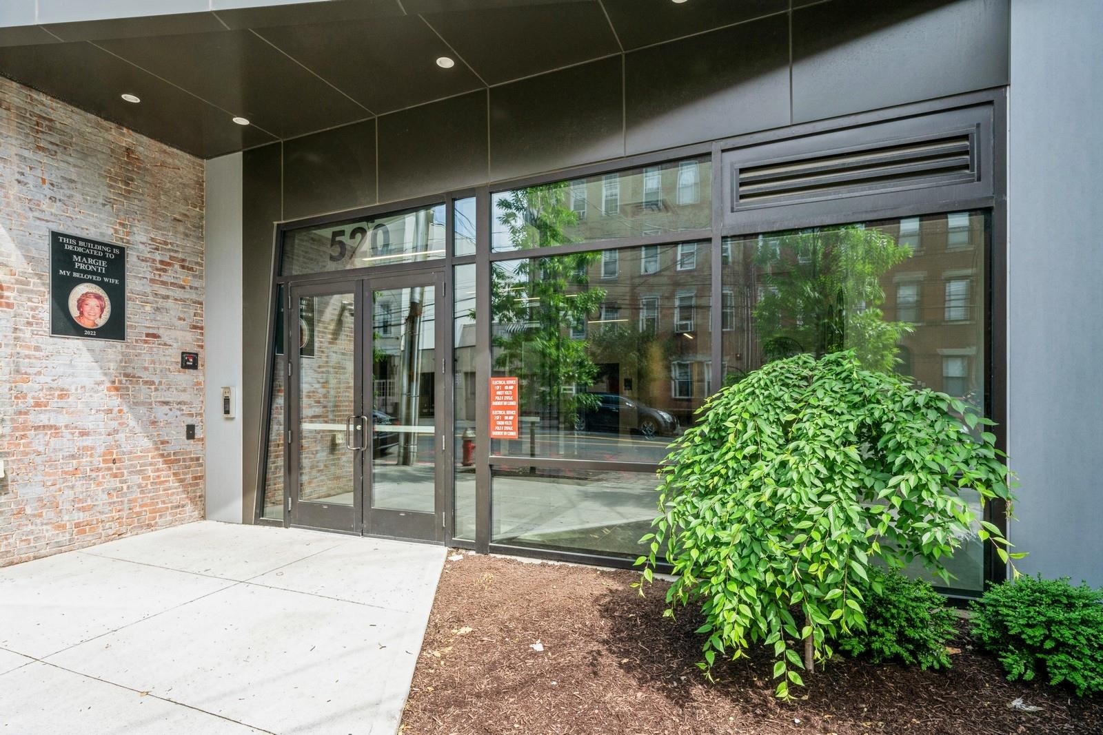 520 PALISADE AVE Unit: 301